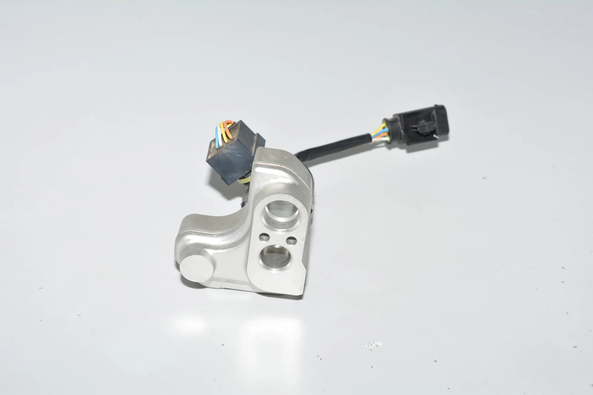 A/C Conditioner Expansion Valve – OEM 9292567 · BMW i3 (I01) Hybrid 2018 – 3