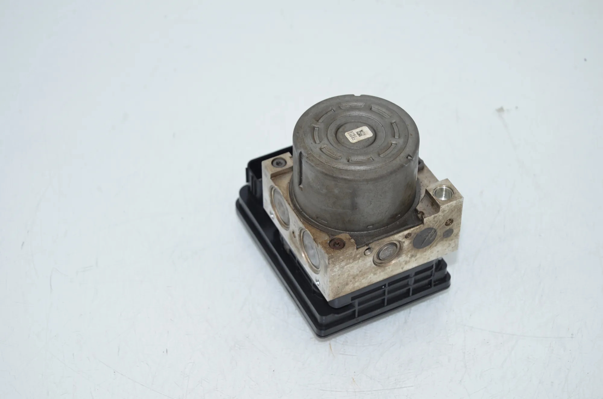 ABS Pump – OEM 6896138 · BMW i3 (I01) s Range Extender 2019 – 3
