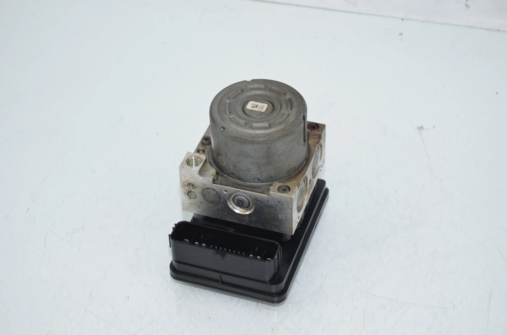 ABS Pump – OEM 6896138 · BMW i3 (I01) s Range Extender 2019 – 2