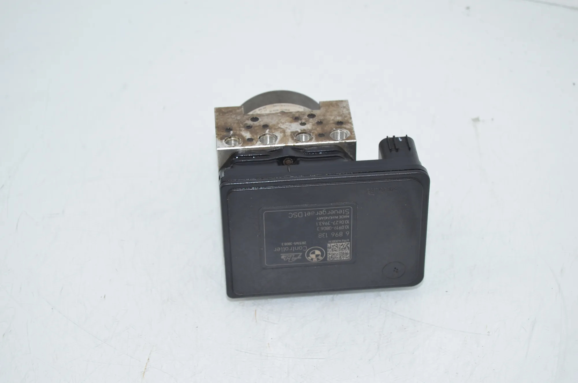 ABS Pump – OEM 6896138 · BMW i3 (I01) s Range Extender 2019 – 4