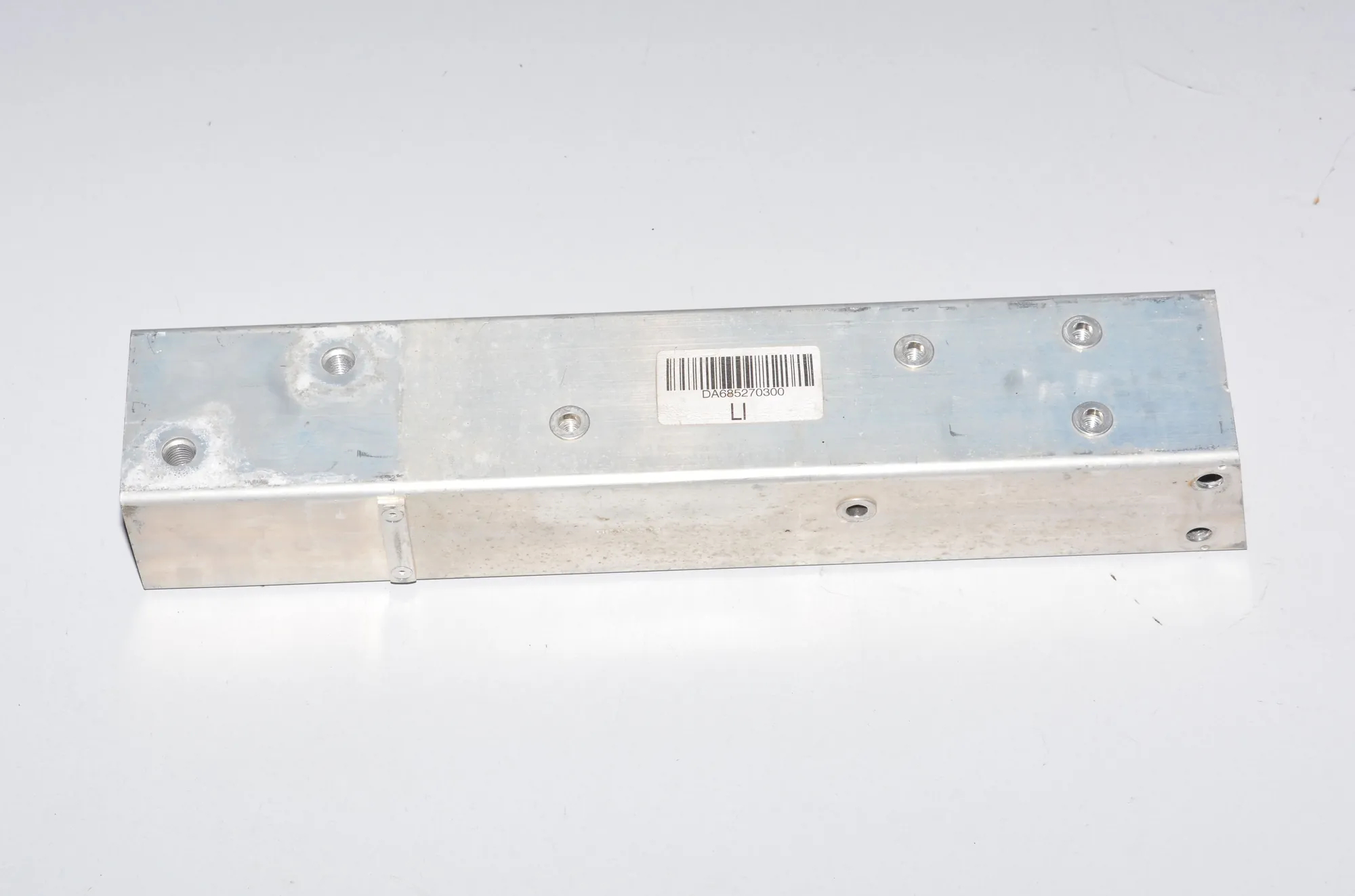 Rear Left Bumper Bracket – OEM 6852703 · BMW i3 (I01) Hybrid 2018