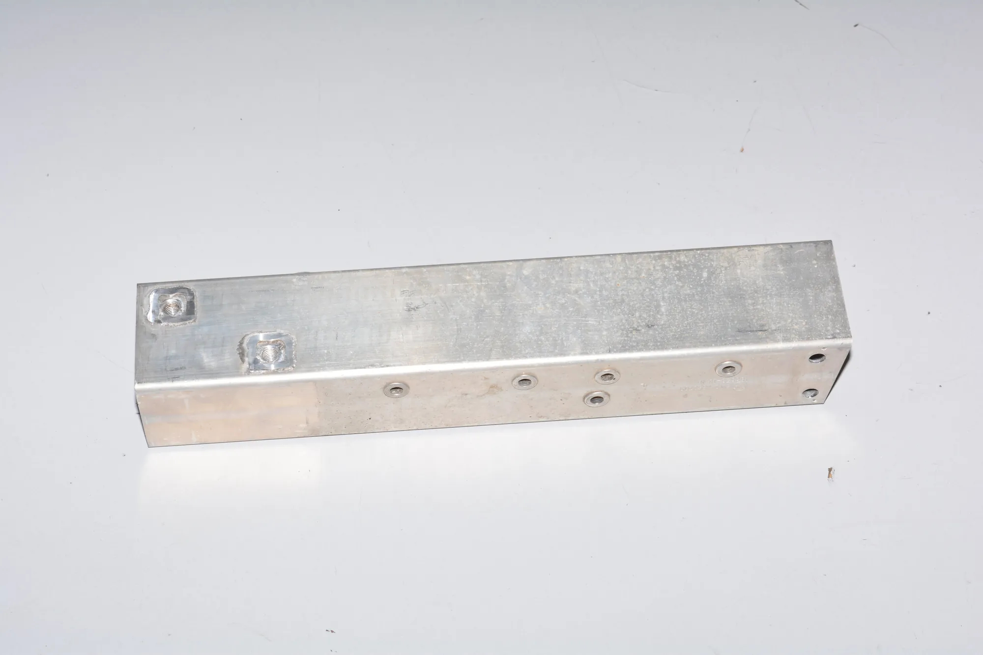 Rear Left Bumper Bracket – OEM 6852703 · BMW i3 (I01) Hybrid 2018 – 2