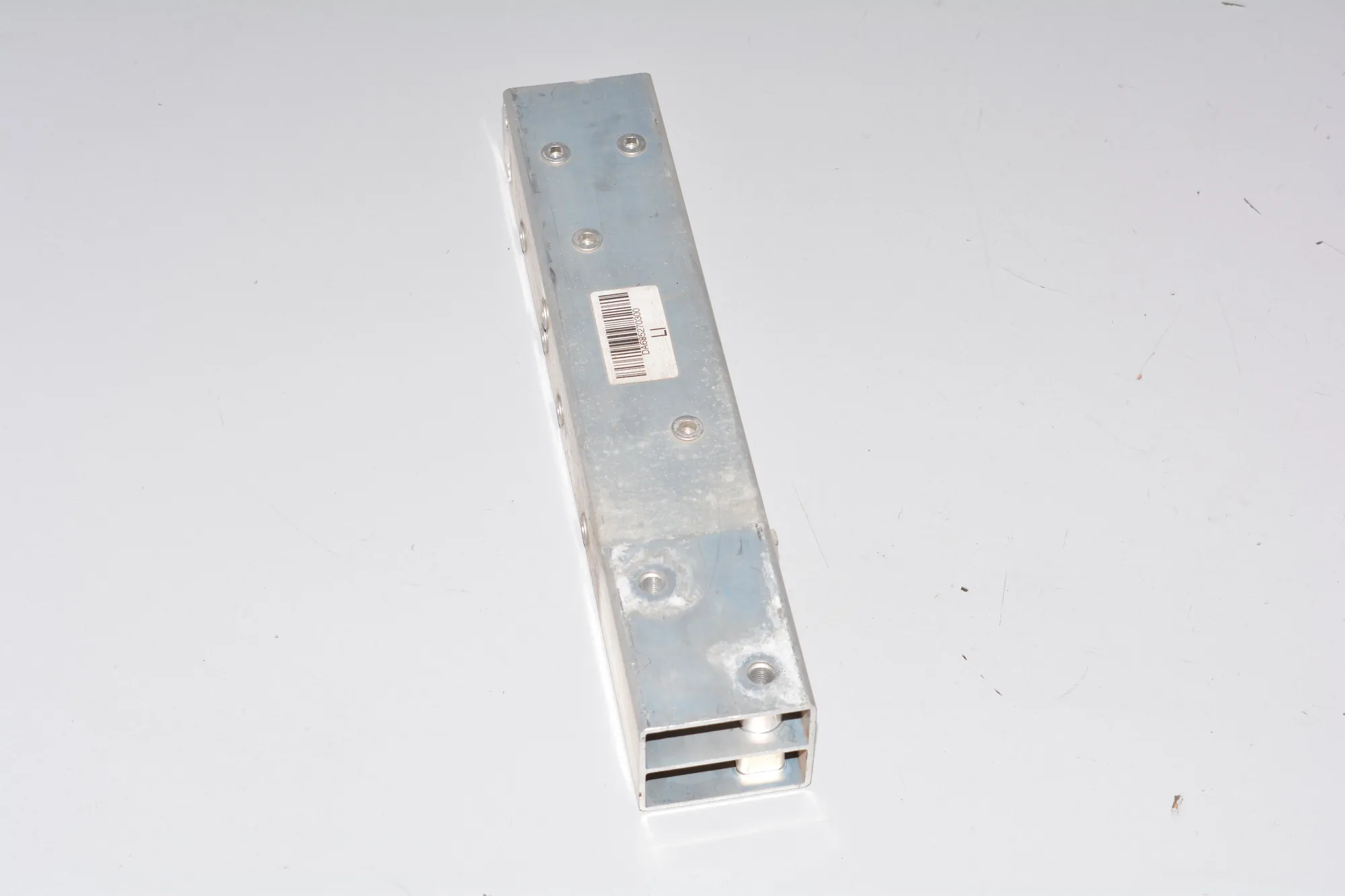 Rear Left Bumper Bracket – OEM 6852703 · BMW i3 (I01) Hybrid 2018 – 3