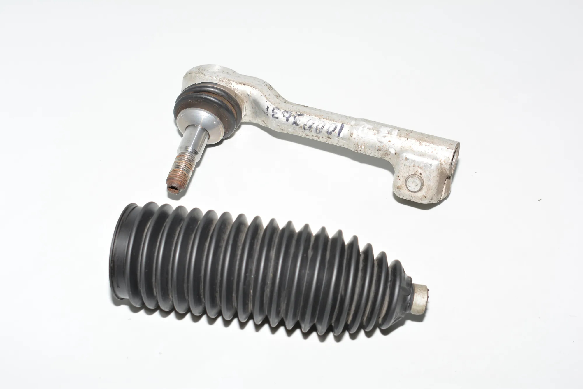 Right Side Steering Tie Rod – OEM 6893700 · BMW i3 (I01) Hybrid 2018