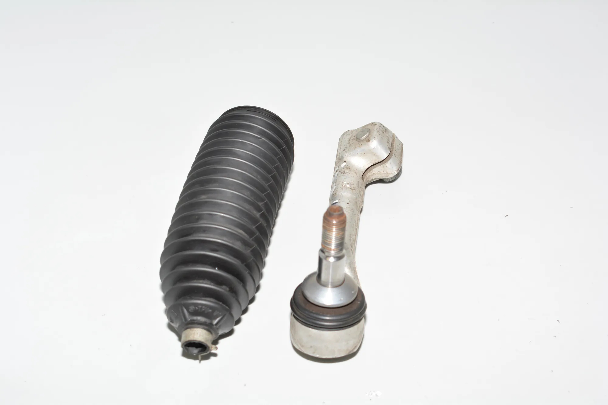Right Side Steering Tie Rod – OEM 6893700 · BMW i3 (I01) Hybrid 2018 – 3