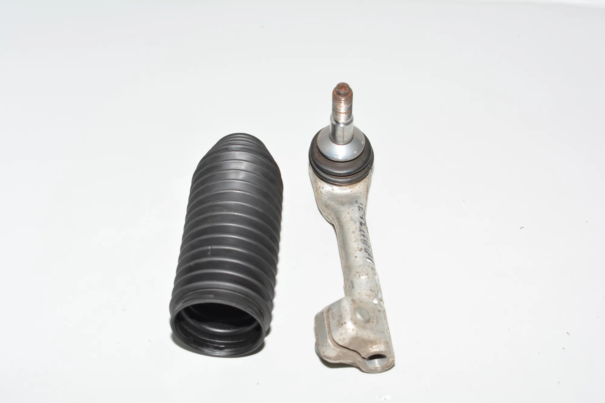 Right Side Steering Tie Rod – OEM 6893700 · BMW i3 (I01) Hybrid 2018 – 2
