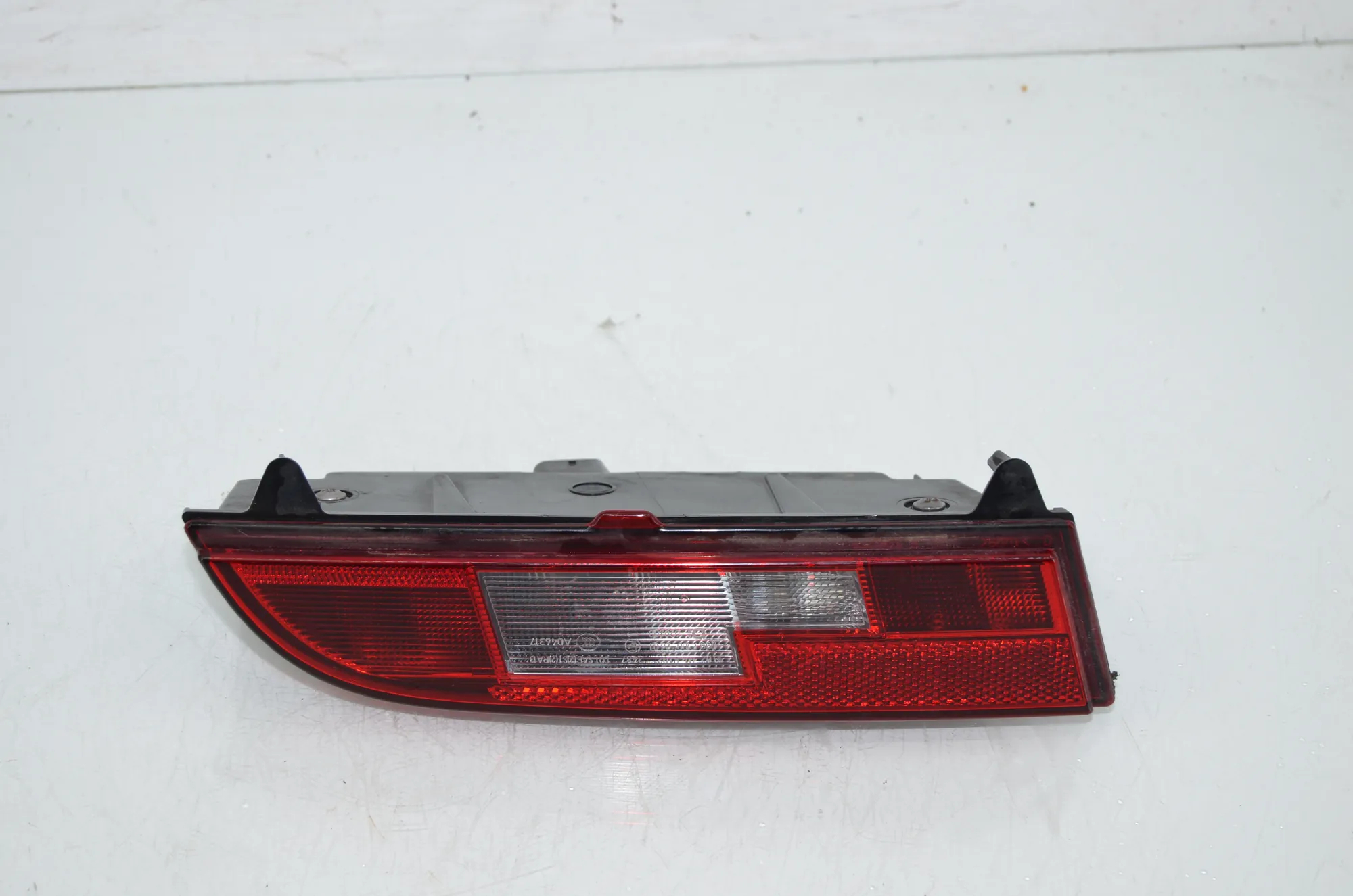 Rear Right Bumper Reflector – OEM 7304044 · BMW i3 (I01) s Range Extender 2019 – 2