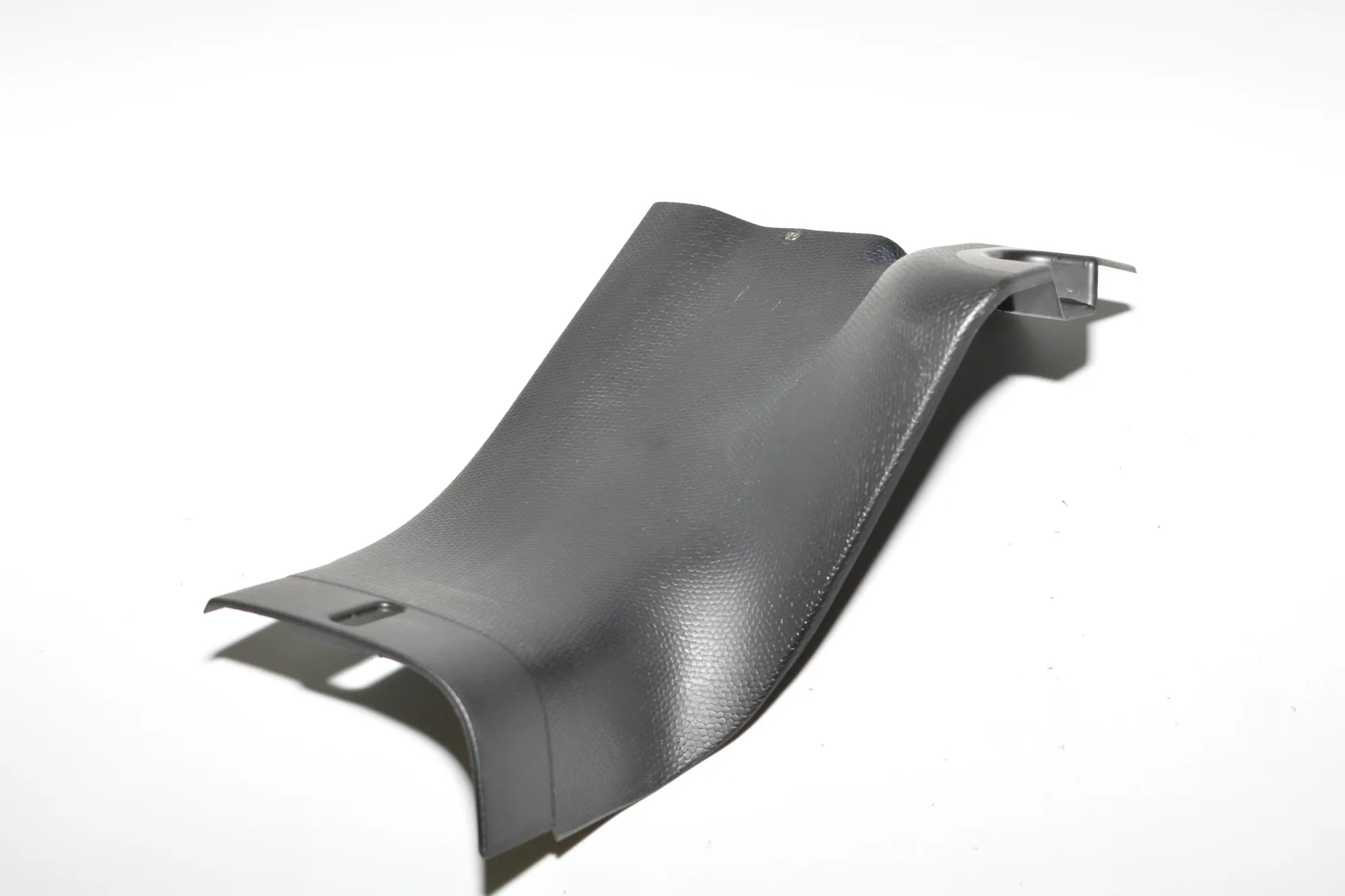 Rear Right Interior Step Trim – OEM 7272382 · BMW i3 (I01) Hybrid 2018 – 2