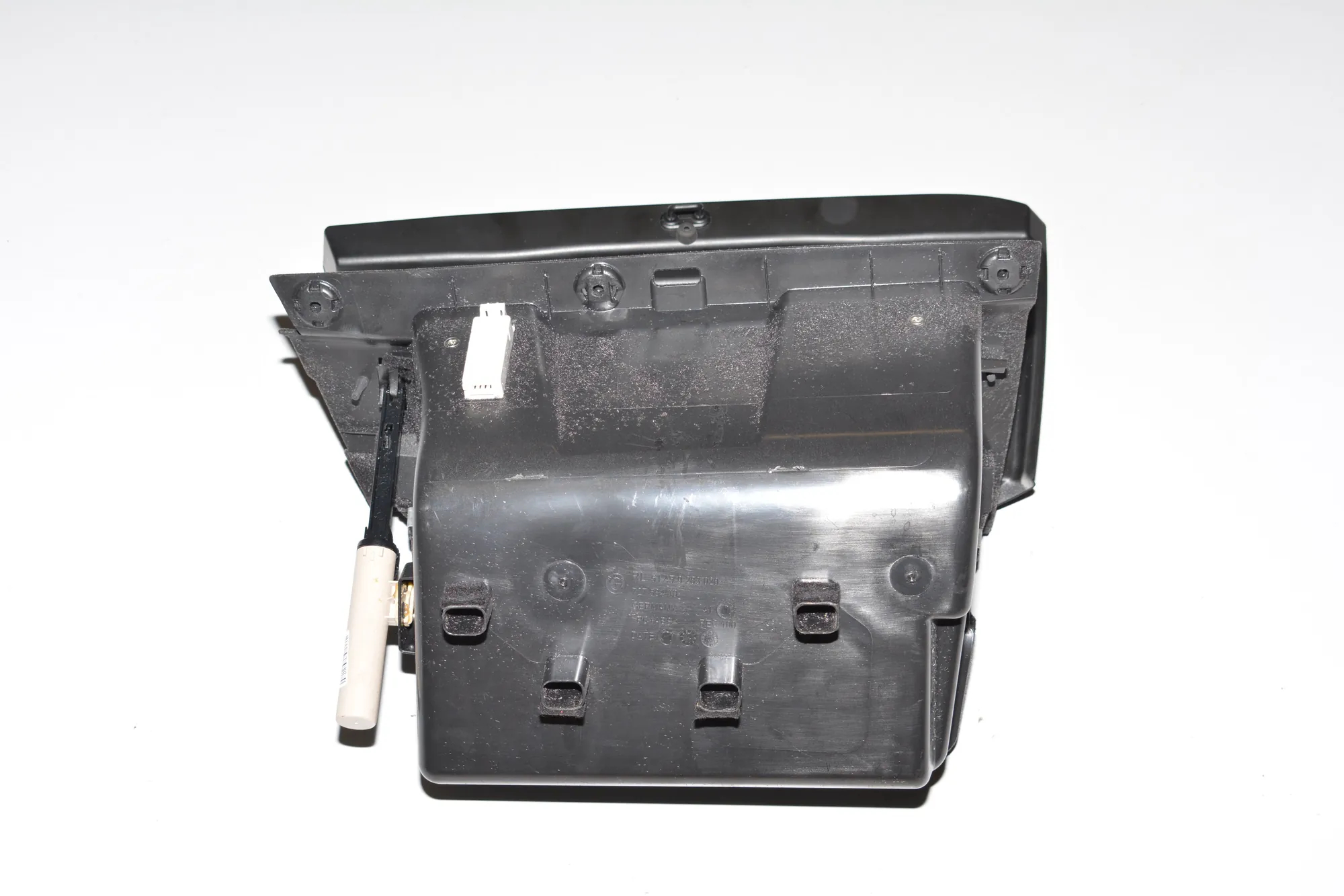 Glove Compartment – OEM 9283020 · BMW i3 (I01) Hybrid 2018 – 2