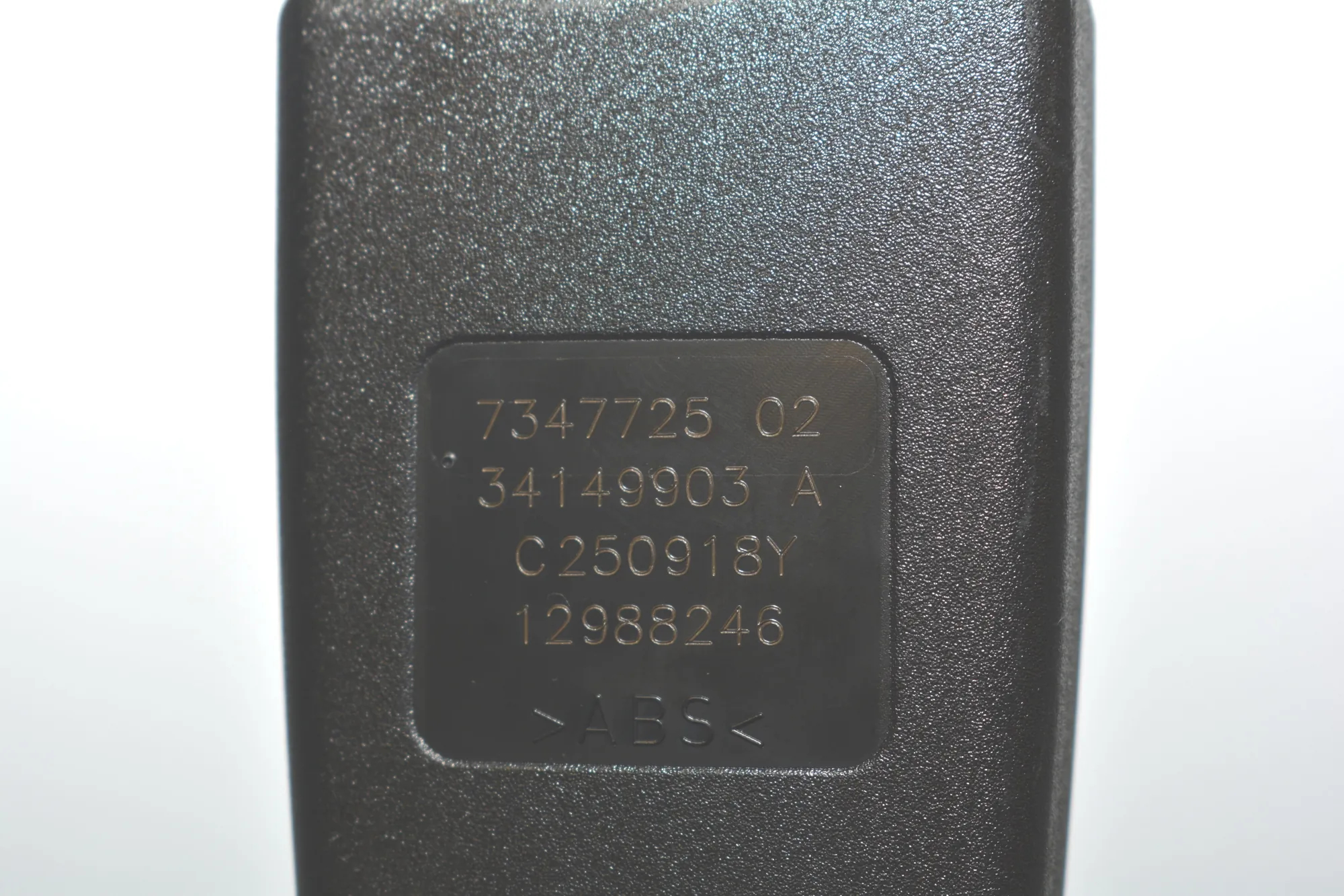 Rear Left Seat Buckle – OEM 7347725 · BMW i3 (I01) Hybrid 2018 – 5