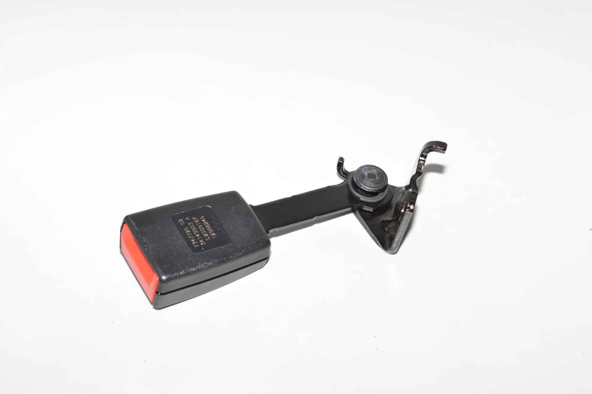 Rear Left Seat Buckle – OEM 7347725 · BMW i3 (I01) Hybrid 2018