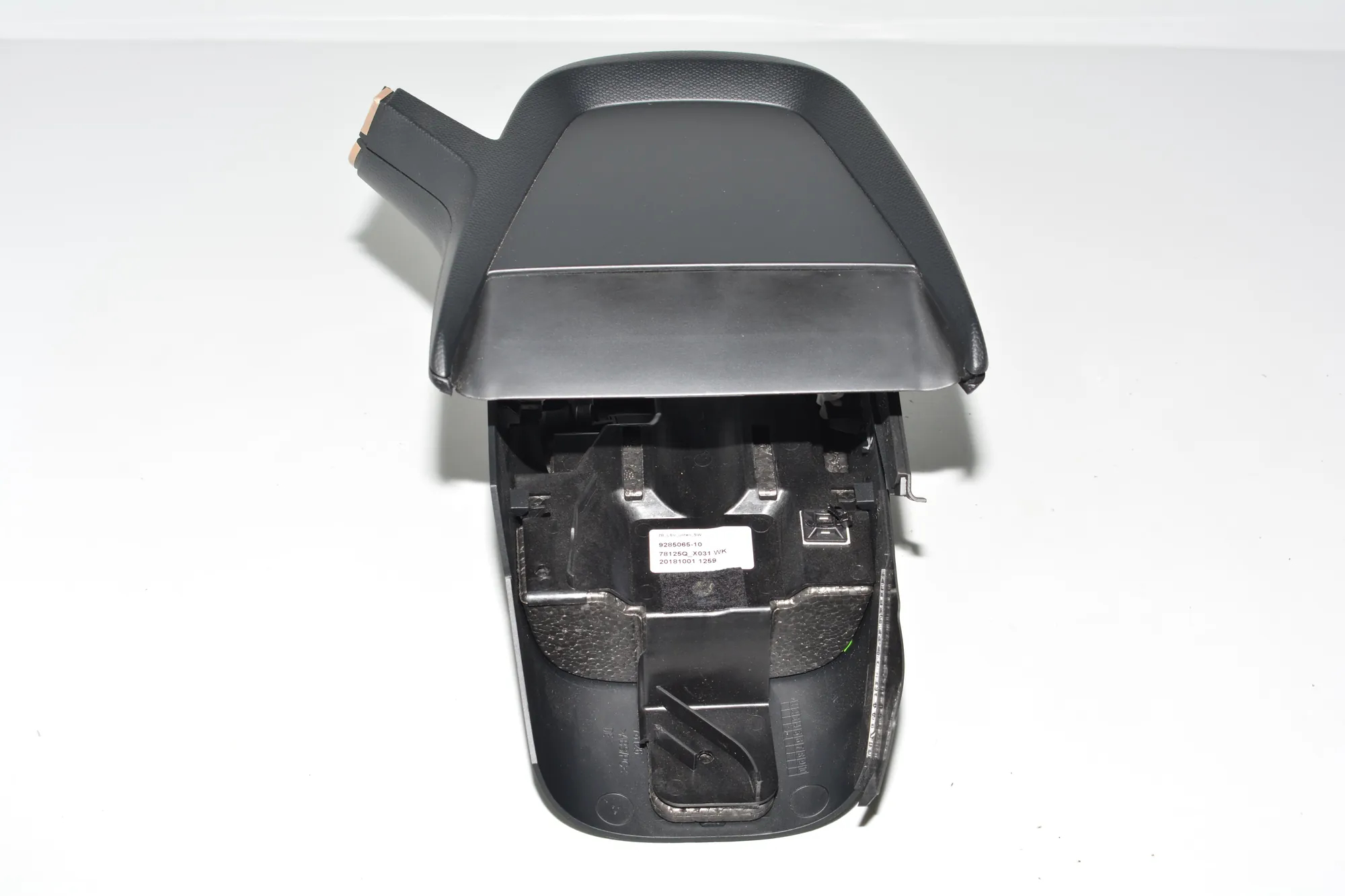 Steering Mechanism Trim – OEM 9285065 · BMW i3 (I01) Hybrid 2018 – 4