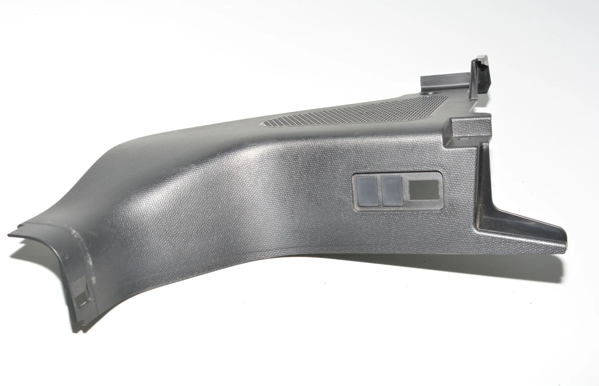Front Right Interior Step Trim – OEM 7272420 · BMW i3 (I01) Hybrid 2018 – 2