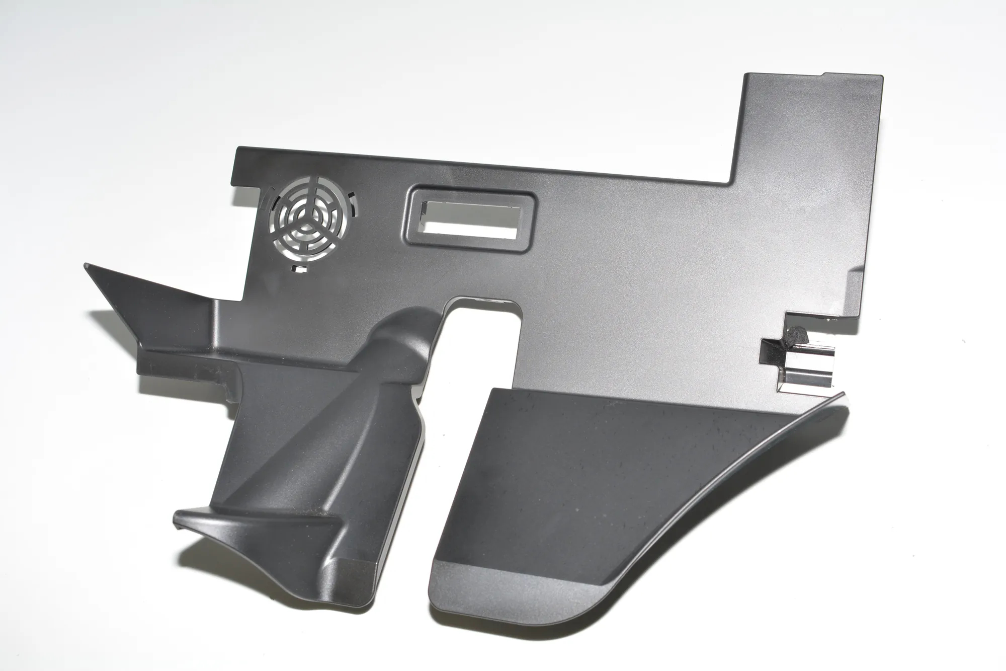 Dashboard Lower Trim – OEM 9283031 · BMW i3 (I01) Hybrid 2018 – 2