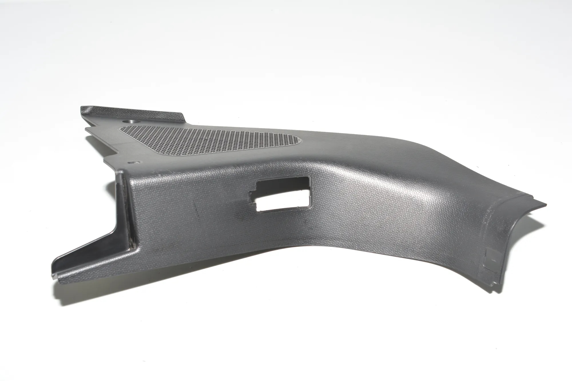 Front Left Interior Step Trim – OEM 7272419 · BMW i3 (I01) Hybrid 2018 – 2
