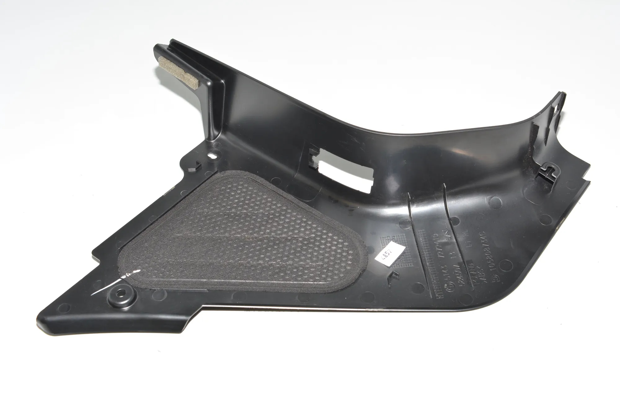Front Left Interior Step Trim – OEM 7272419 · BMW i3 (I01) Hybrid 2018 – 3