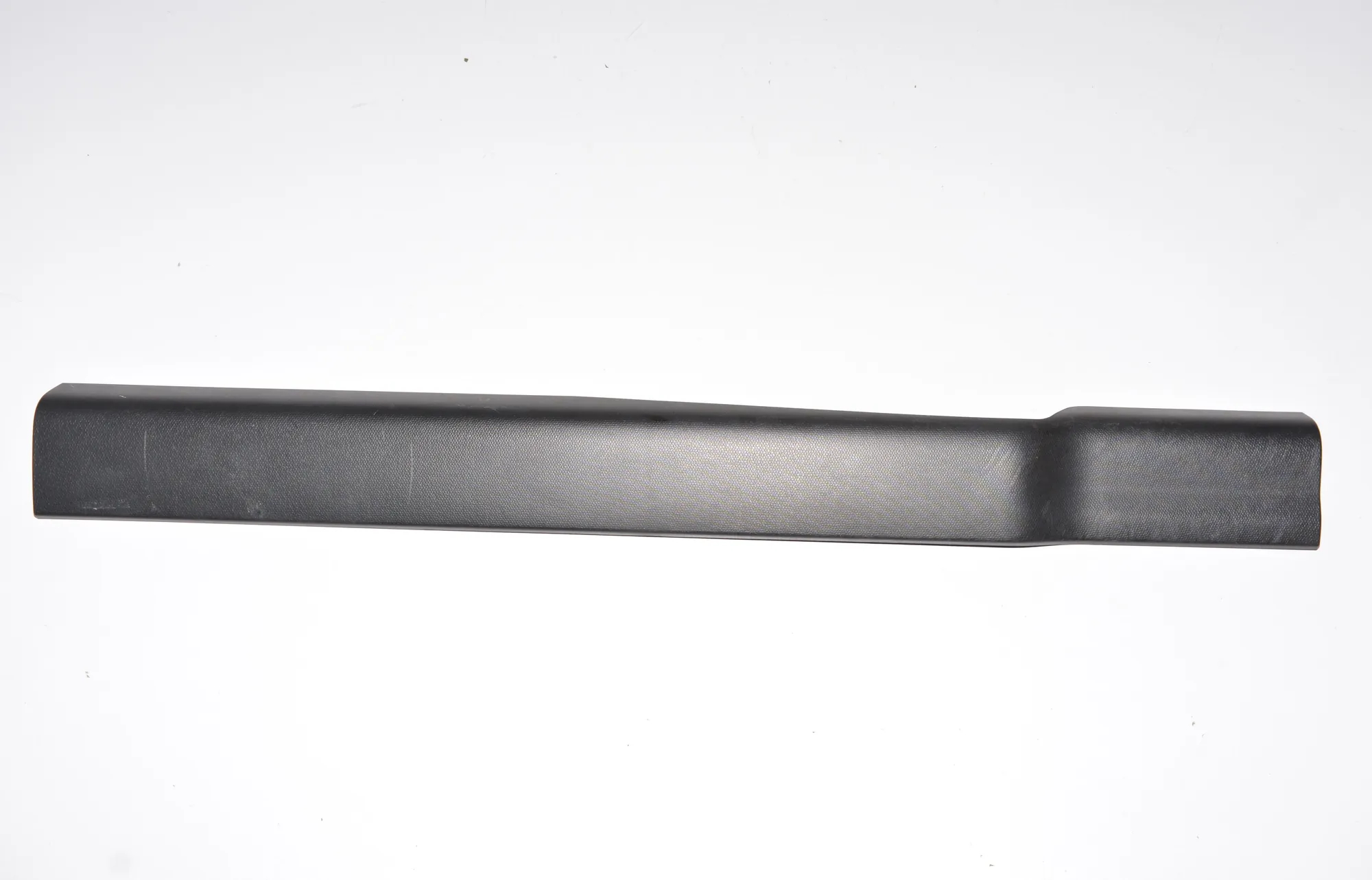 Front Right Interior Step Trim – OEM 7272380 · BMW i3 (I01) Hybrid 2018 – 3