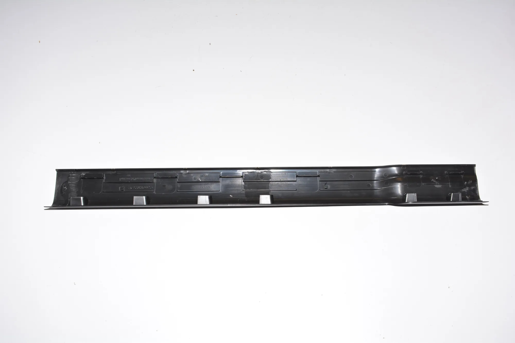 Front Right Interior Step Trim – OEM 7272380 · BMW i3 (I01) Hybrid 2018 – 4
