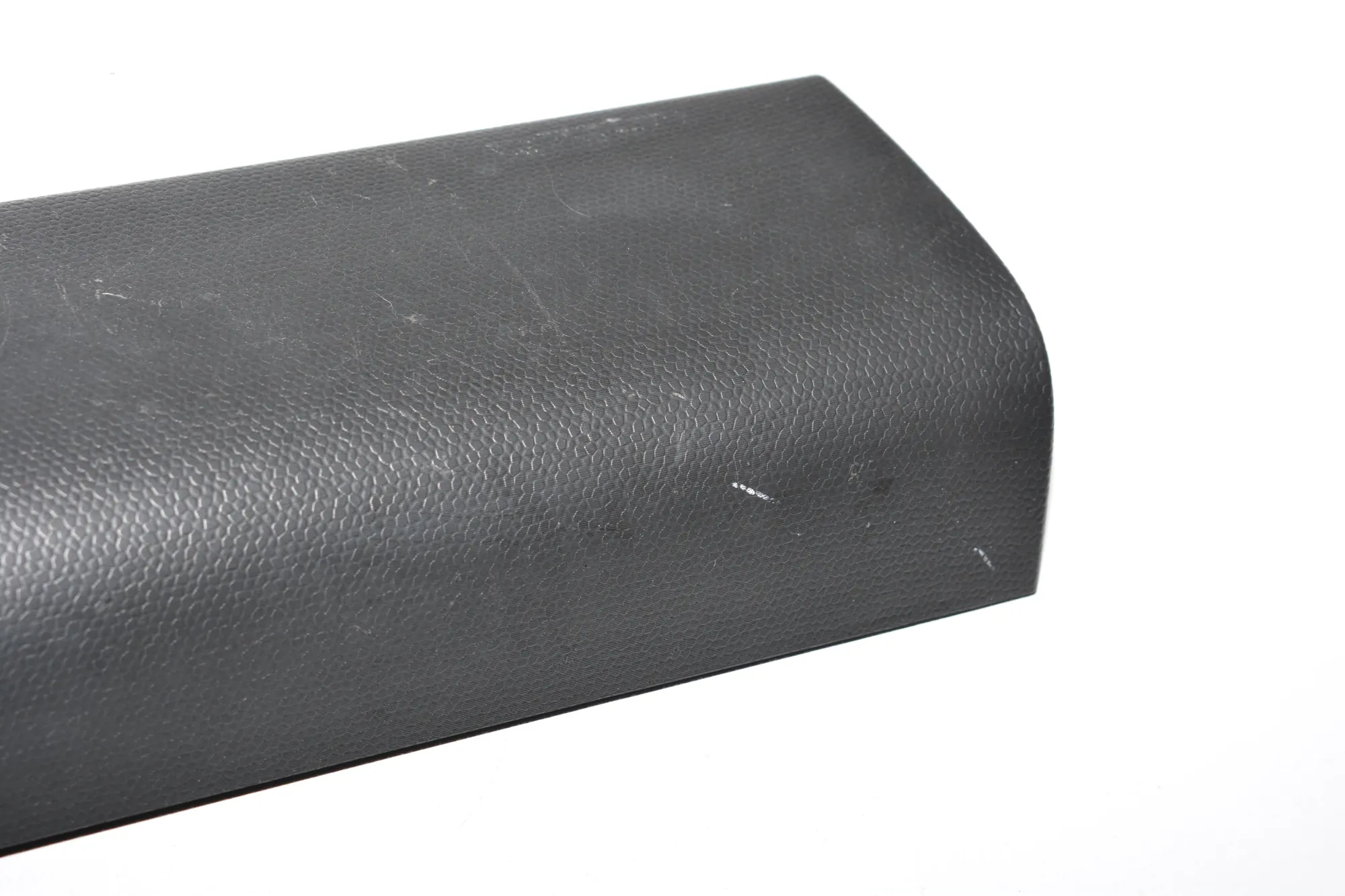 Front Right Interior Step Trim – OEM 7272380 · BMW i3 (I01) Hybrid 2018 – 2