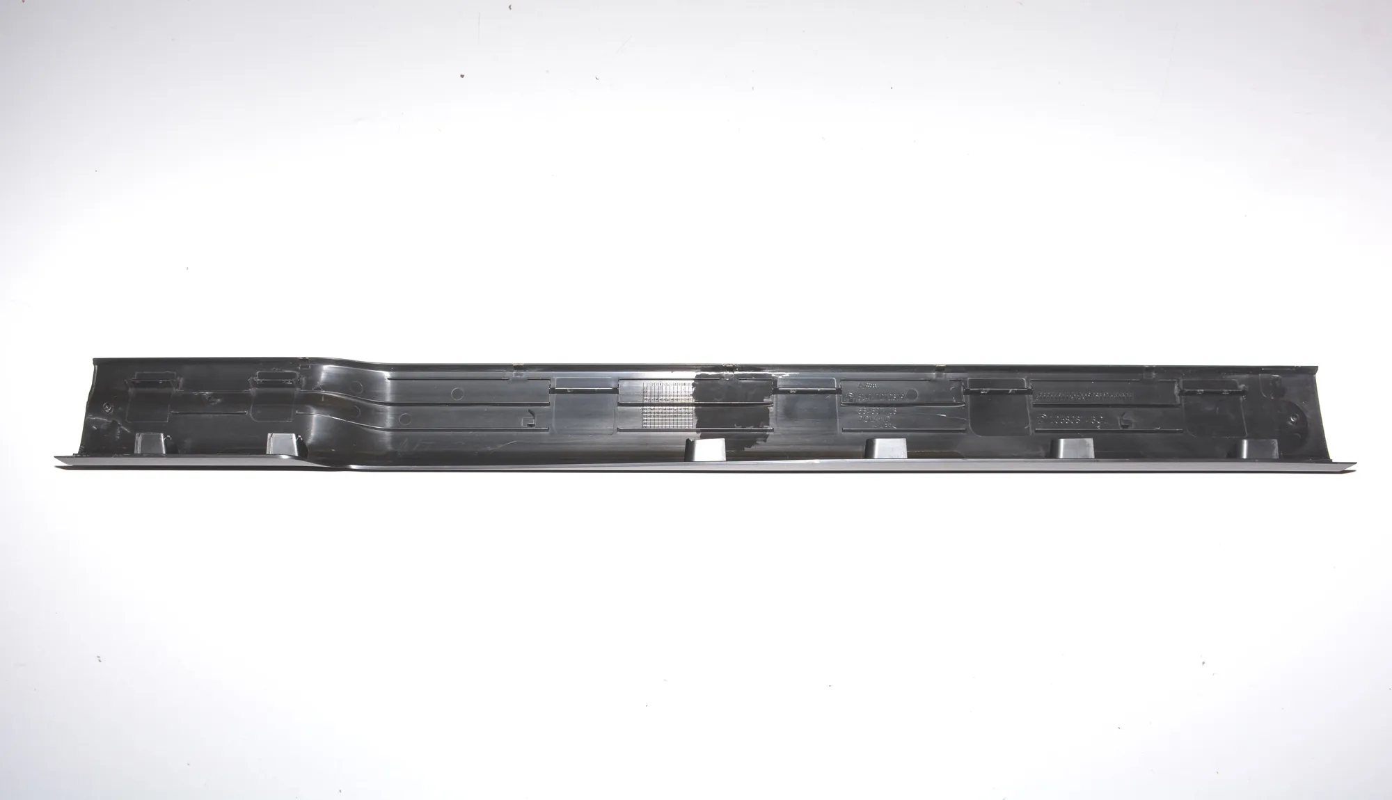Front Left Interior Step Trim – OEM 7272379 · BMW i3 (I01) Hybrid 2018 – 5
