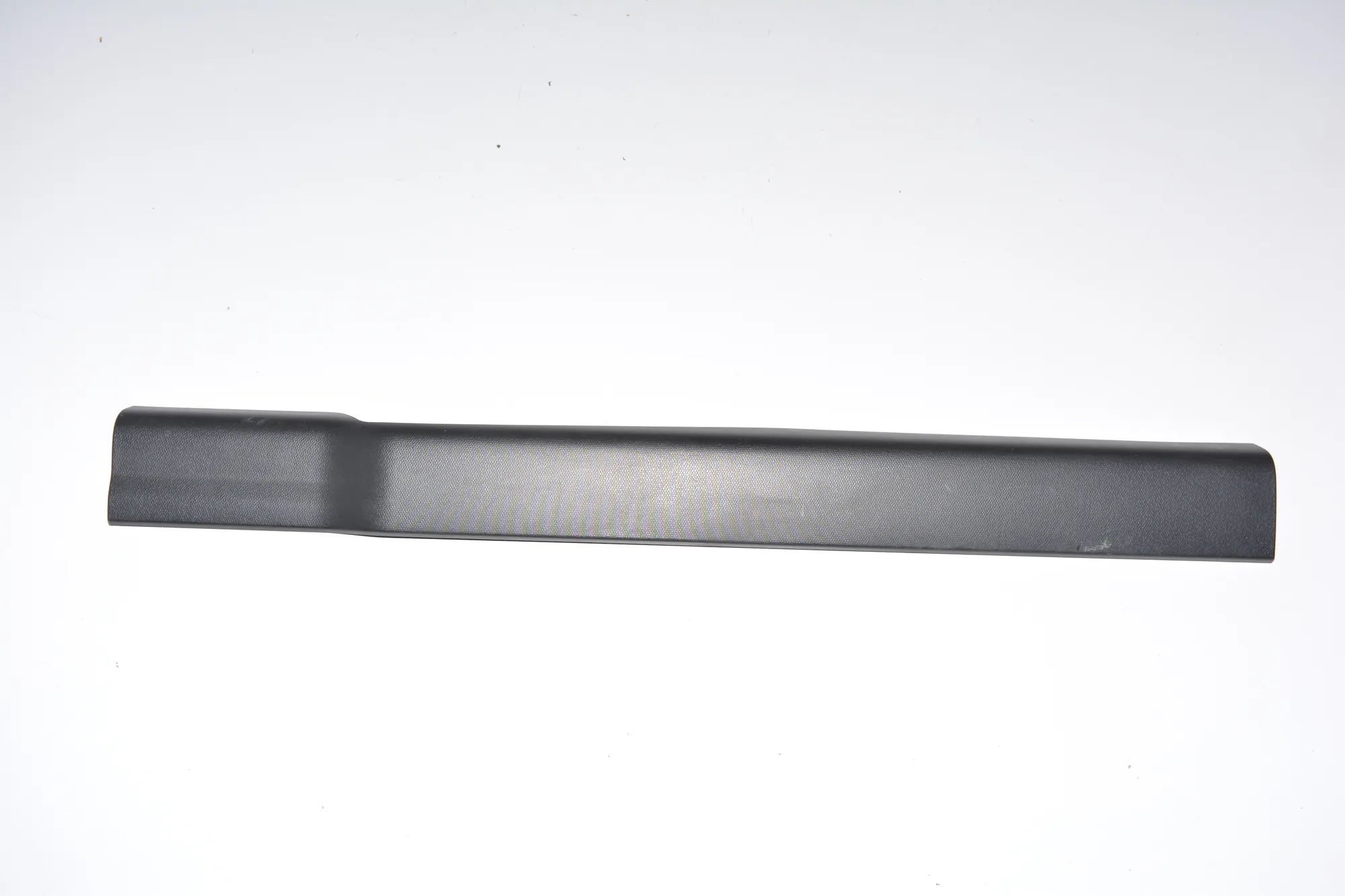 Front Left Interior Step Trim – OEM 7272379 · BMW i3 (I01) Hybrid 2018
