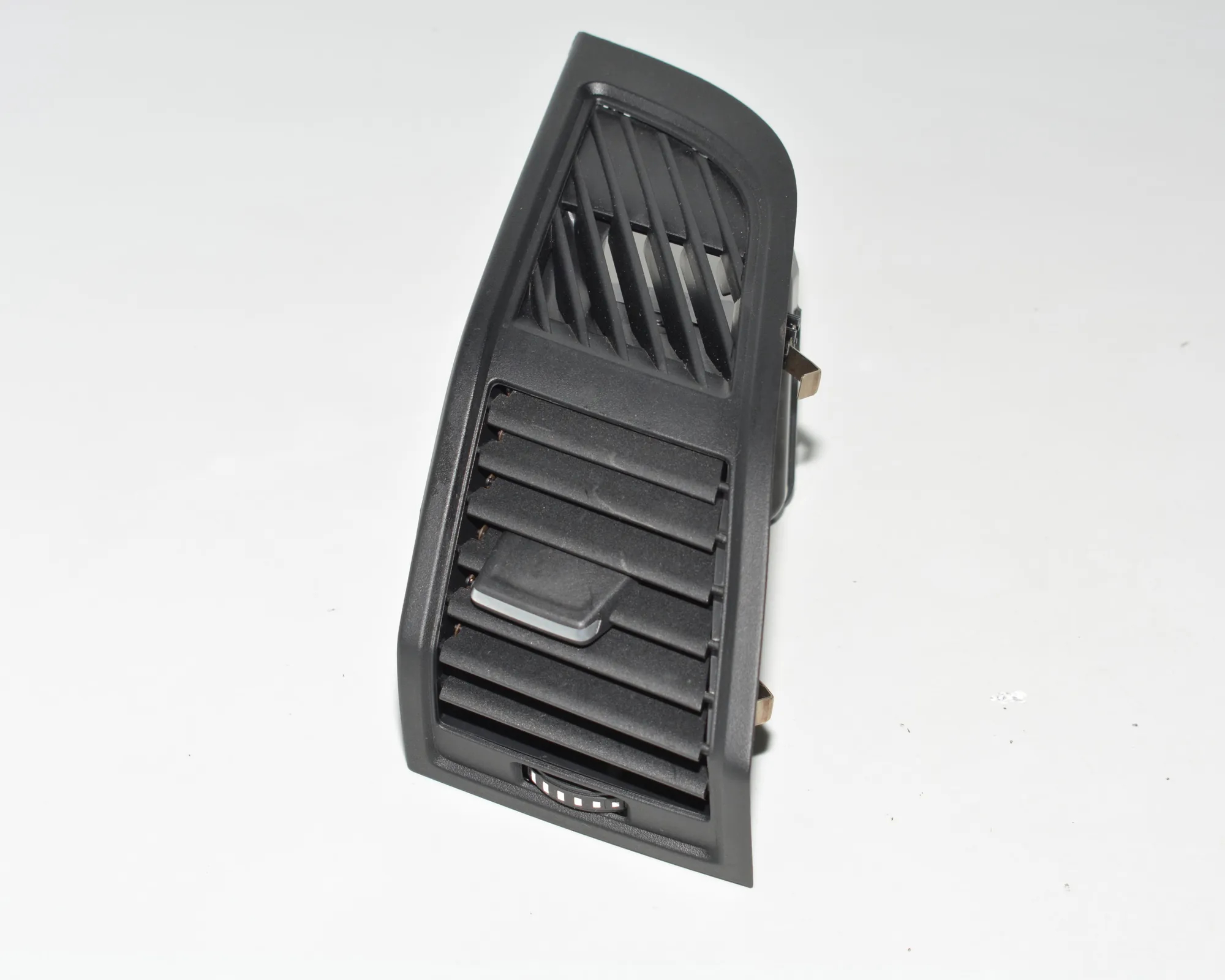 Dashboard Air Vents – OEM 9283002 · BMW i3 (I01) Hybrid 2018 – 2