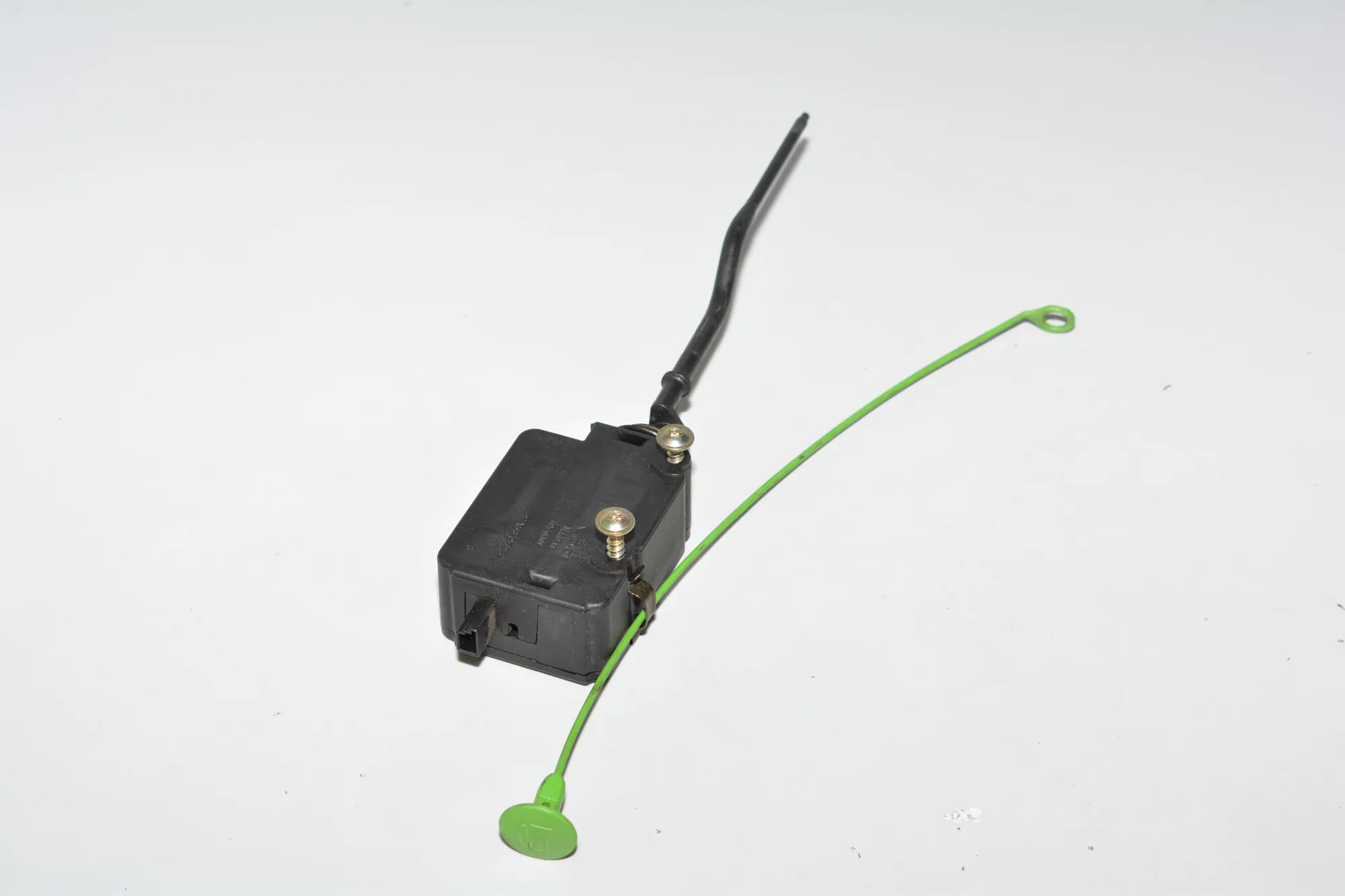 Fuel Tank Cover Lock – OEM 6927493 · BMW X3 (E83) 3.0 d 2004 – 4