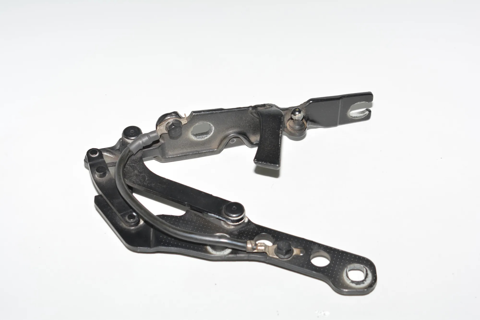 Front Left Bonnet Hinge – OEM 3411447 · BMW X3 (E83) 3.0 d 2004 – 2