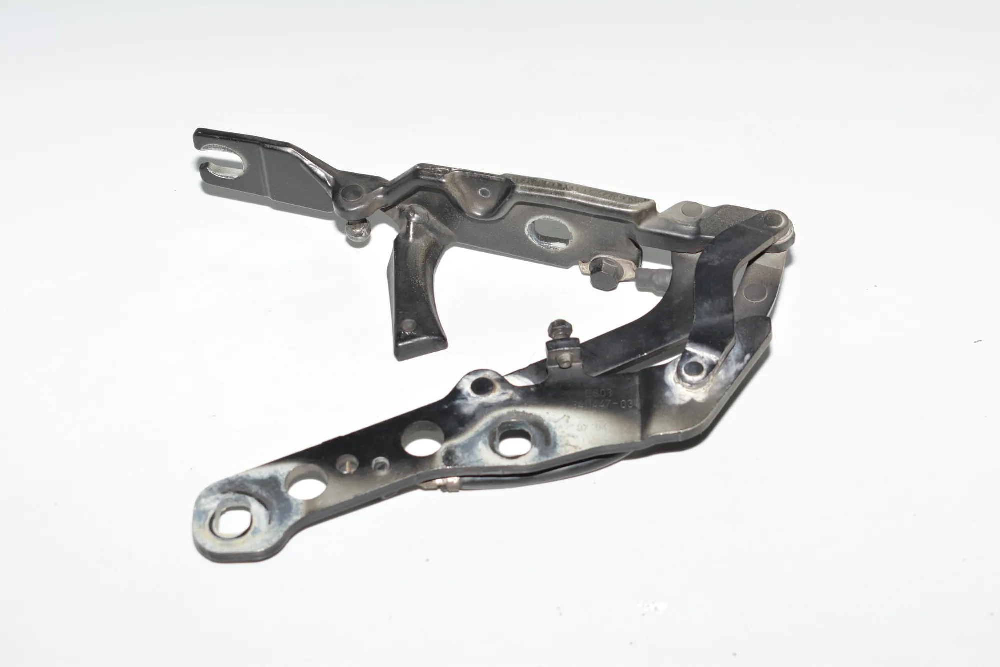 Front Left Bonnet Hinge – OEM 3411447 · BMW X3 (E83) 3.0 d 2004 – 4