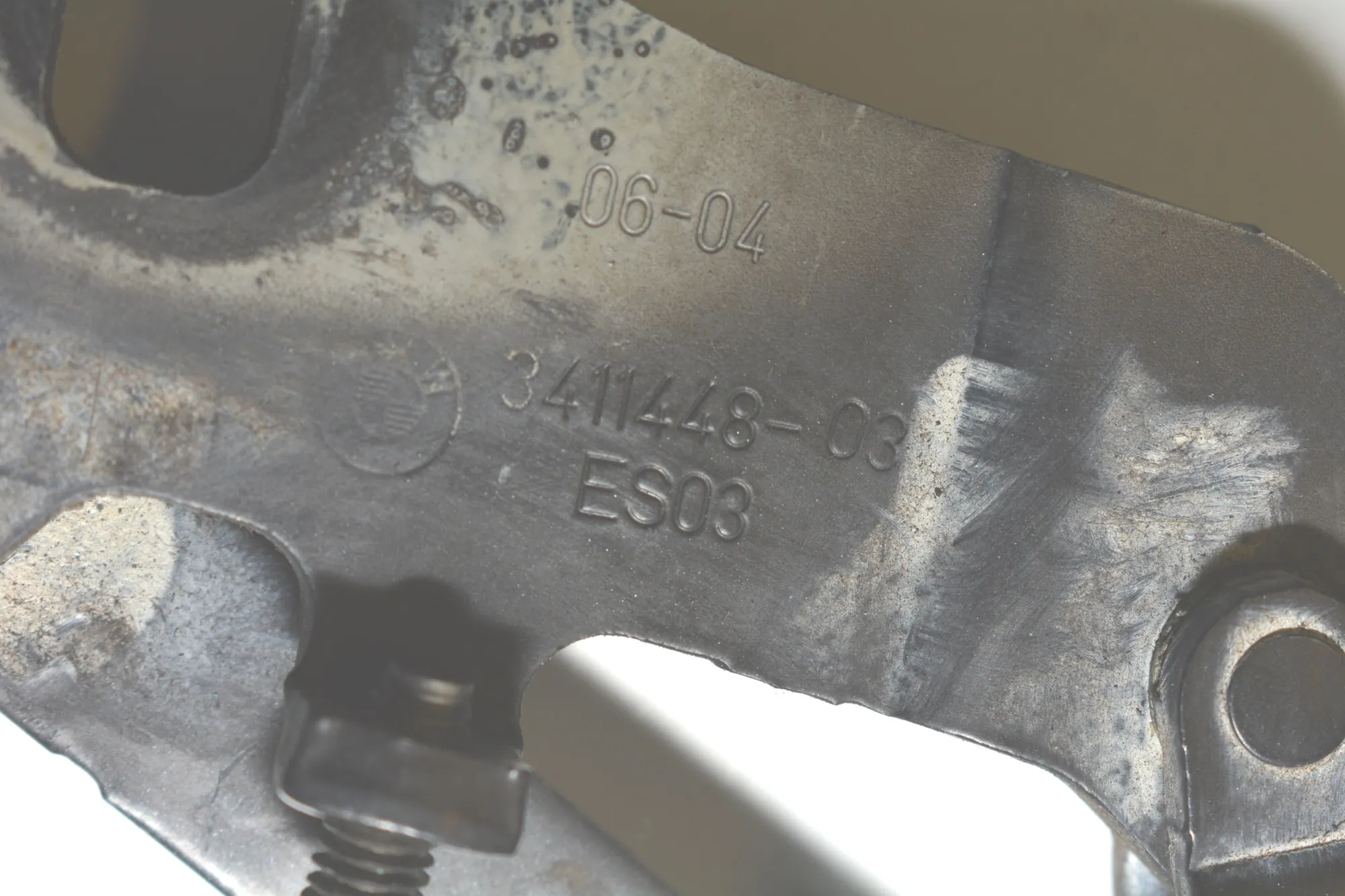Front Right Bonnet Hinge – OEM 3411448 · BMW X3 (E83) 3.0 d 2004 – 5