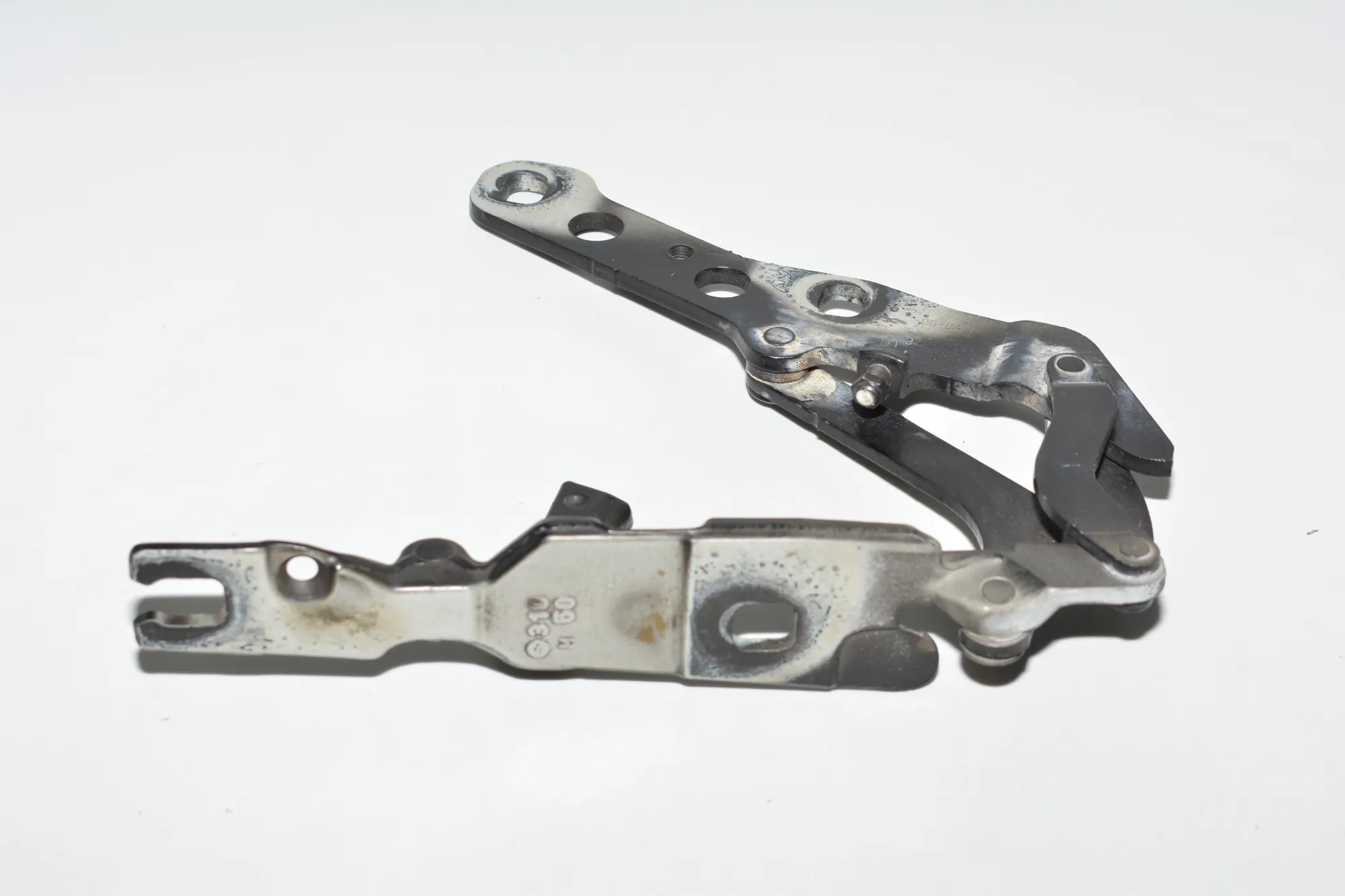 Front Right Bonnet Hinge – OEM 3411448 · BMW X3 (E83) 3.0 d 2004
