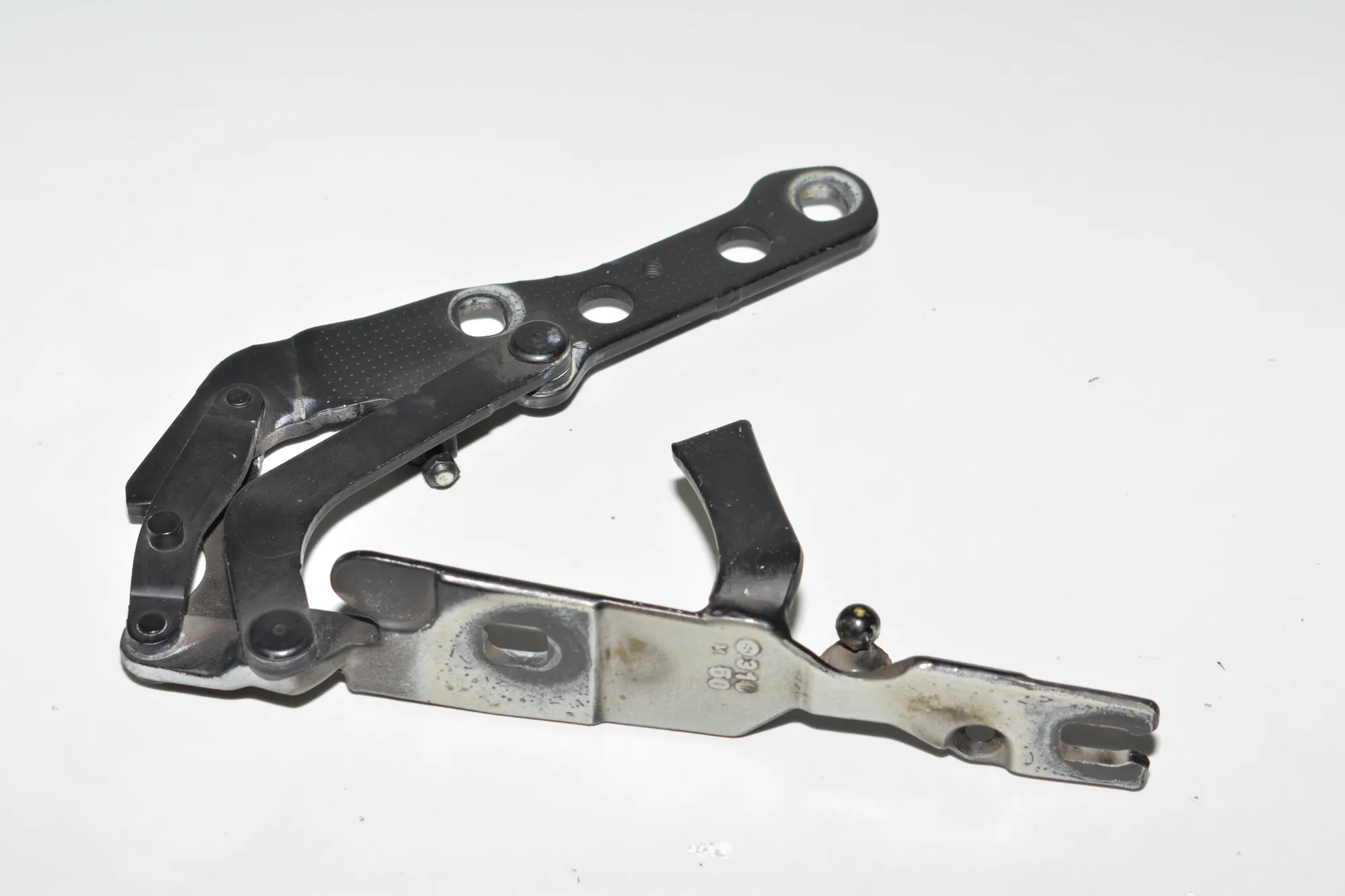 Front Right Bonnet Hinge – OEM 3411448 · BMW X3 (E83) 3.0 d 2004 – 4