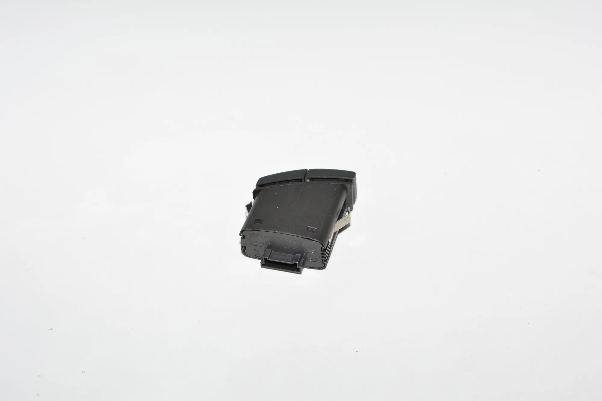 Hazard Button – OEM 6919506 · BMW X3 (E83) 3.0 d 2004 – 4