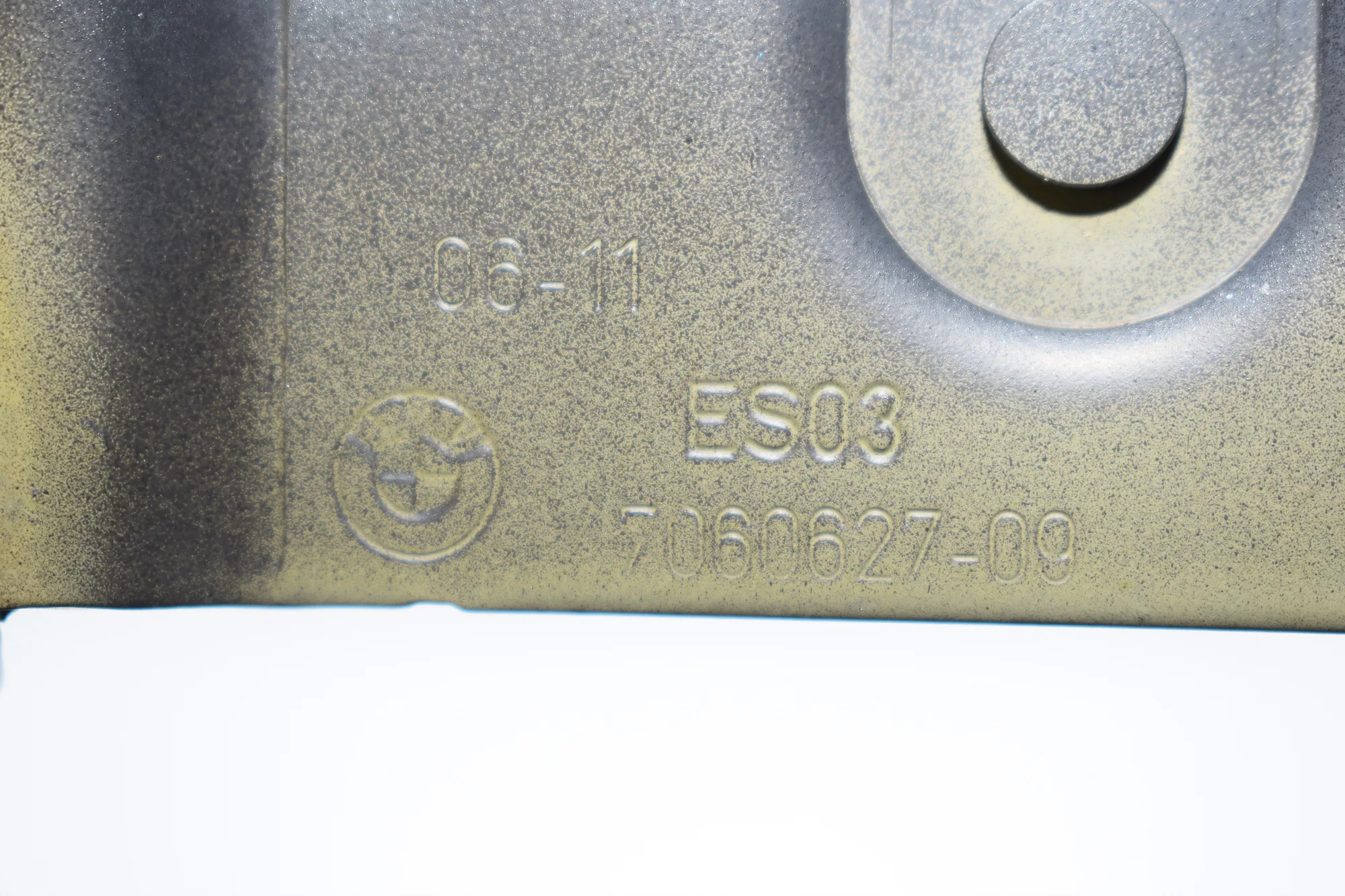 Left Side Bootlid Hinge – OEM 7060627 · BMW 3 (E90) 330 d 2011 – 4