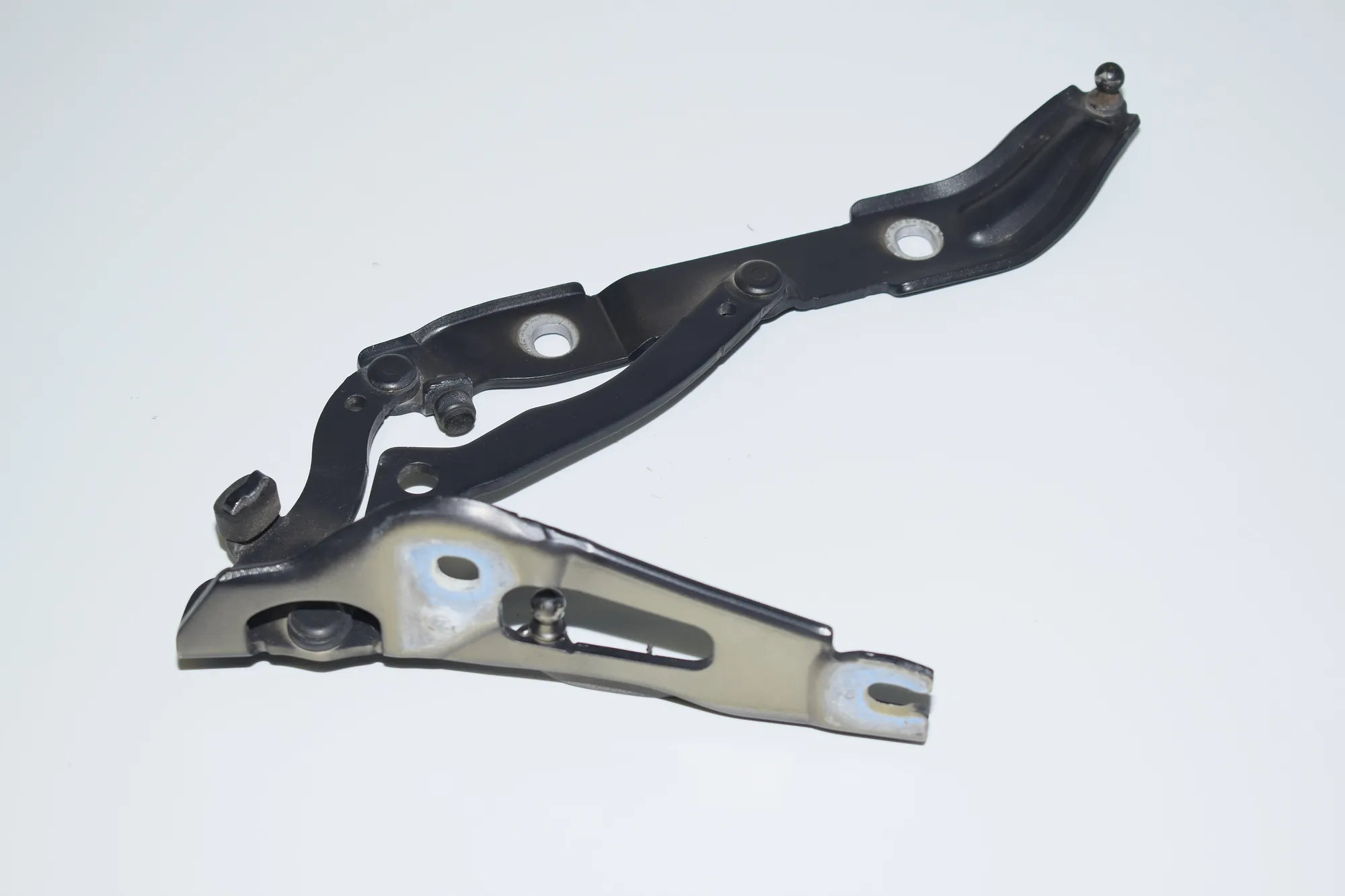 Left Side Bootlid Hinge – OEM 7060627 · BMW 3 (E90) 330 d 2011 – 2