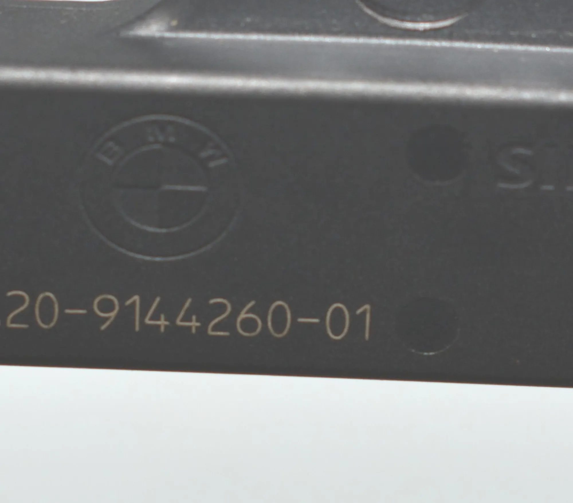 Antenna – OEM 9144260 · BMW 7 (F01, F02) BMW 7 (F01, F02) 730 d 2009 – 4