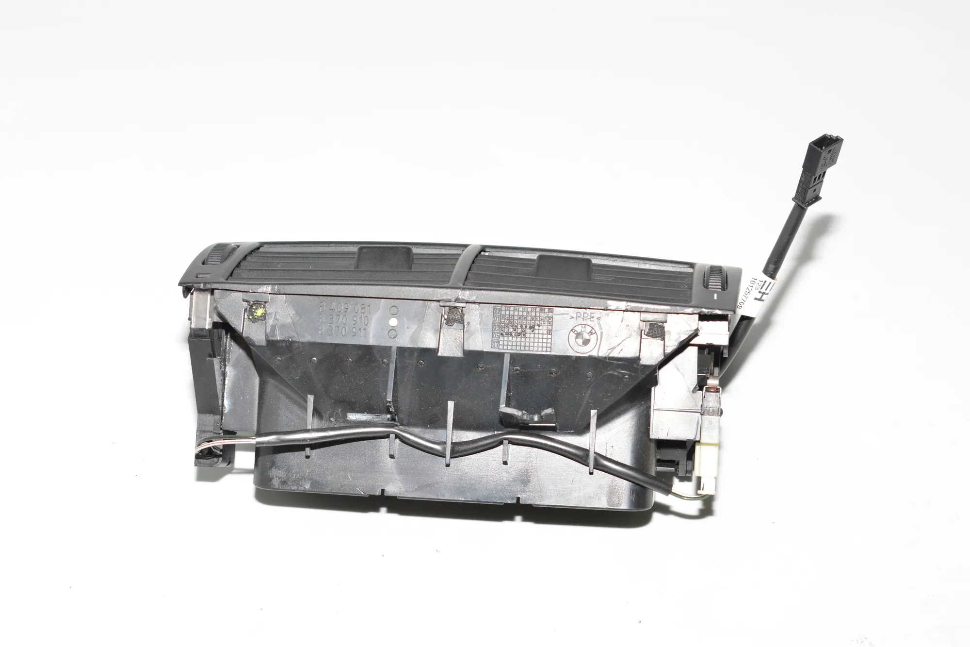 Center Console Air Vent – OEM 8370910 · BMW X5 (E53) 3.0 d 2004 – 3