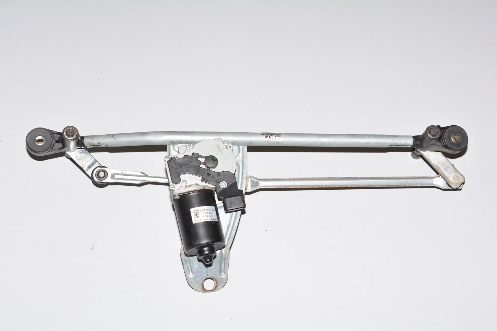Front Windshield Wiper Mechanism – OEM 7111536 · BMW X5 (E53) 3.0 d 2004