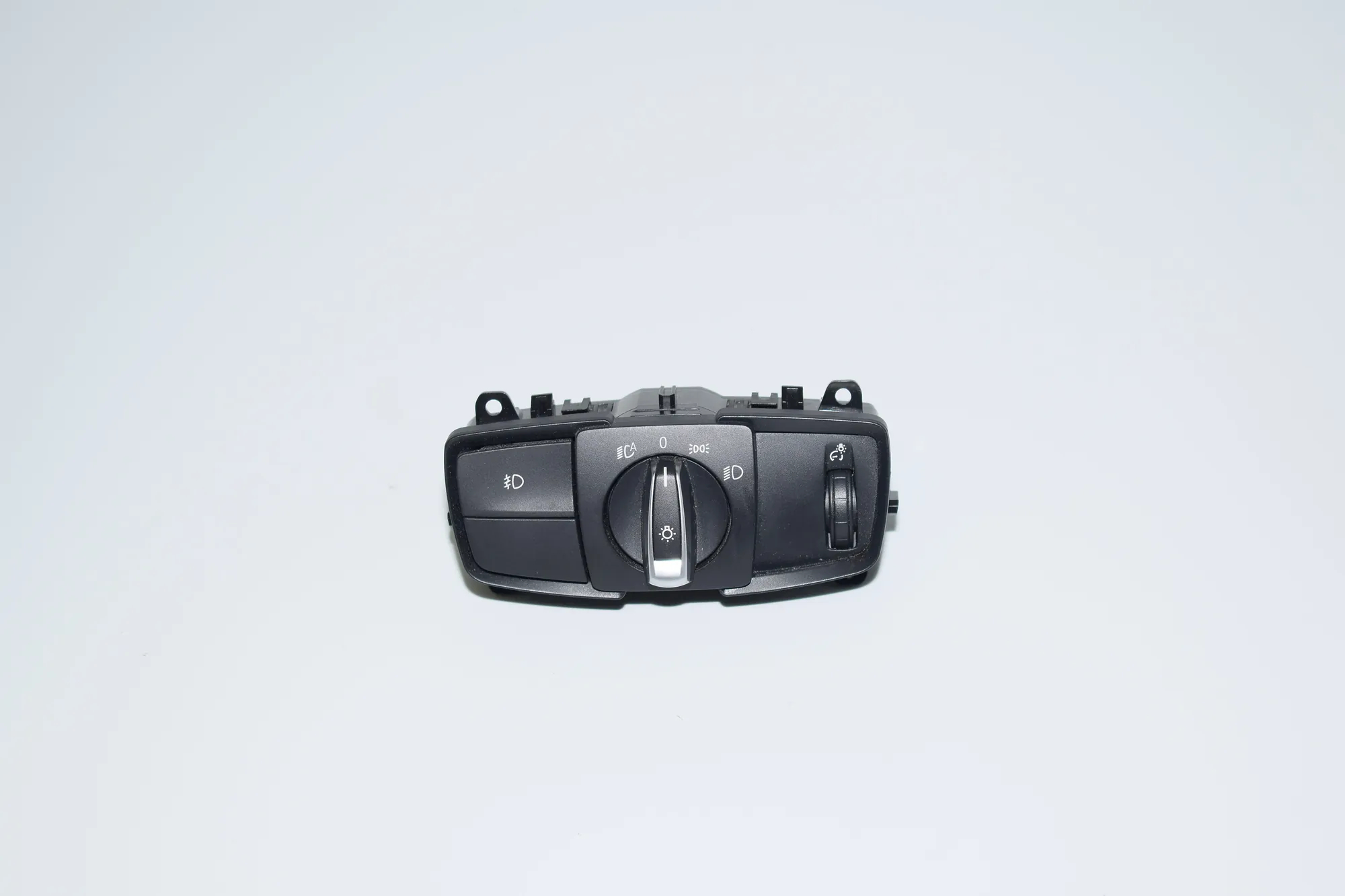 Headlight Switch Control Unit – OEM 6847506 · BMW 3 (F30, F80) BMW 3 (F30, F80) 2015