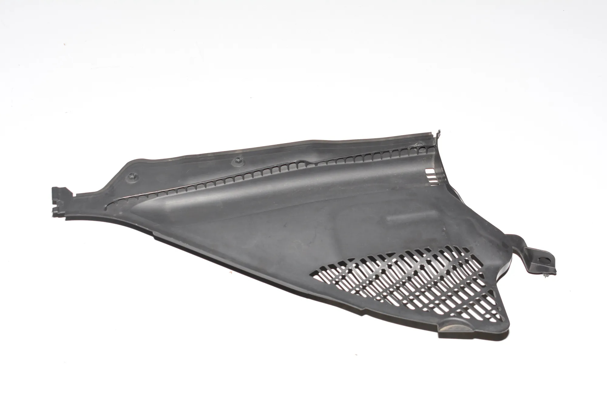 Front Wiper Cowl Trim – OEM 9206486 · BMW 3 (F30, F80) 330 d xDrive 2013 – 2