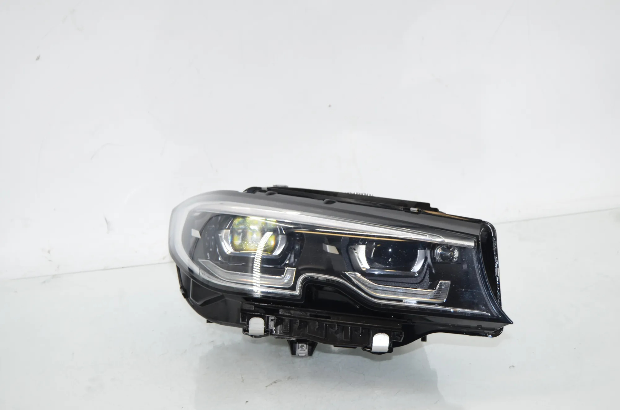 Front Right Headlight – OEM 8496160 · BMW 3 (G20, G28) BMW 3 (G20, G28) 3 (G20) 330 i 2021 – 2