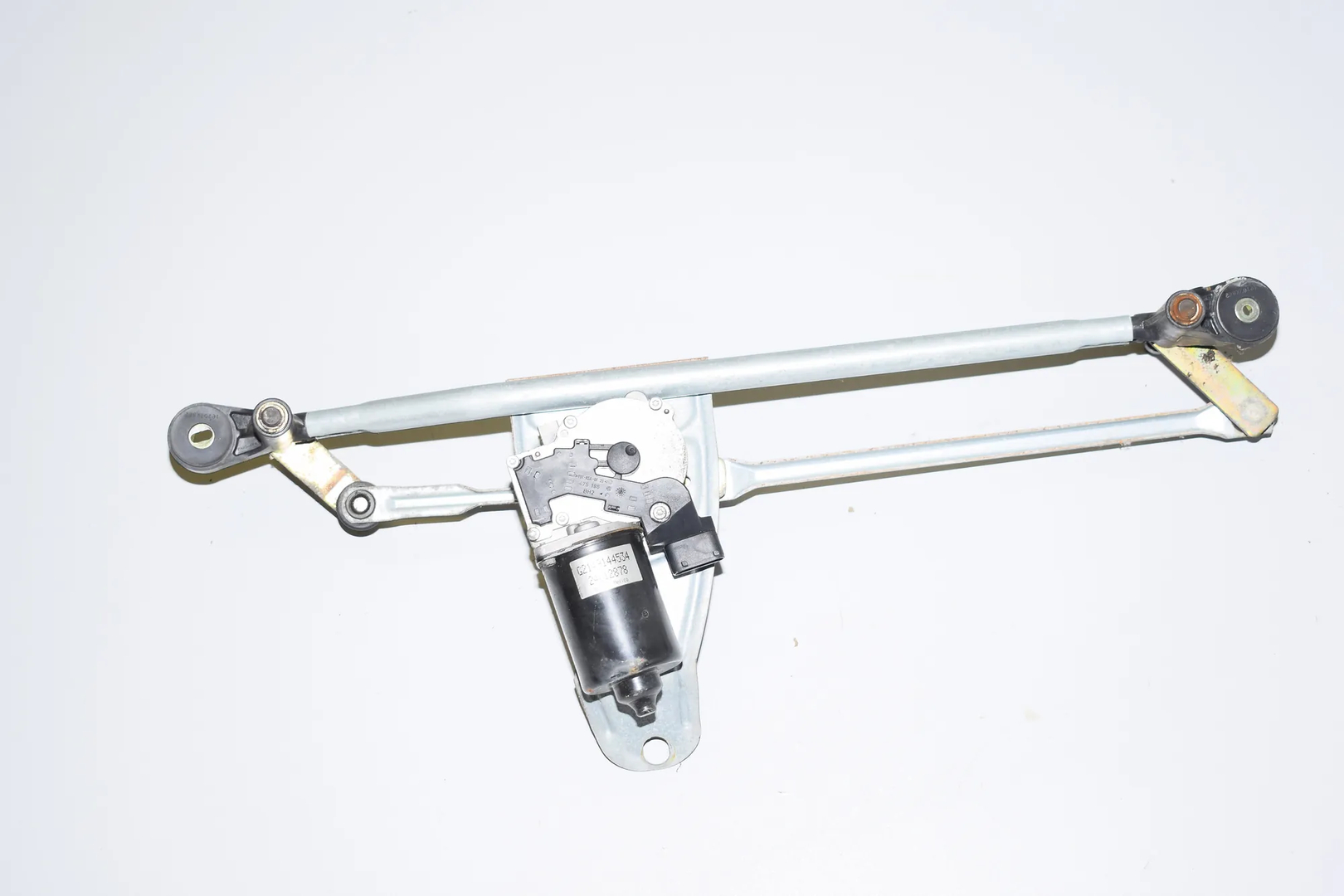Front Windshield Wiper Mechanism – OEM 7046571 · BMW X5 (E53) 4.6 is 2002