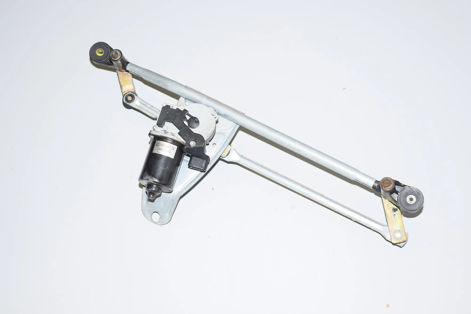 Front Windshield Wiper Mechanism – OEM 7046571 · BMW X5 (E53) 4.6 is 2002 – 2