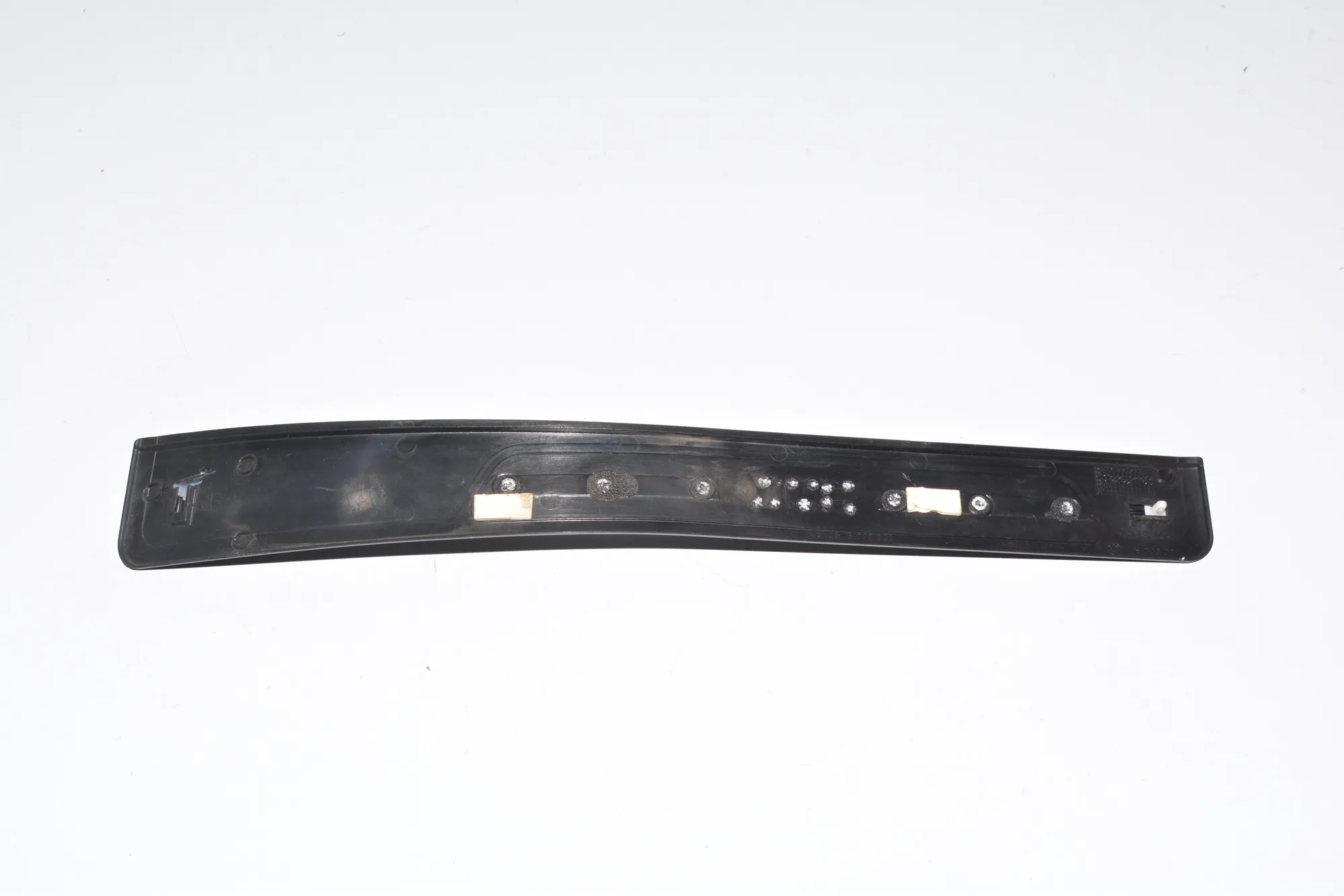 Rear Left Sill Trim – OEM 8220231 · BMW 7 (E38) BMW 7 (E38) 750 i, iL 1999 – 3