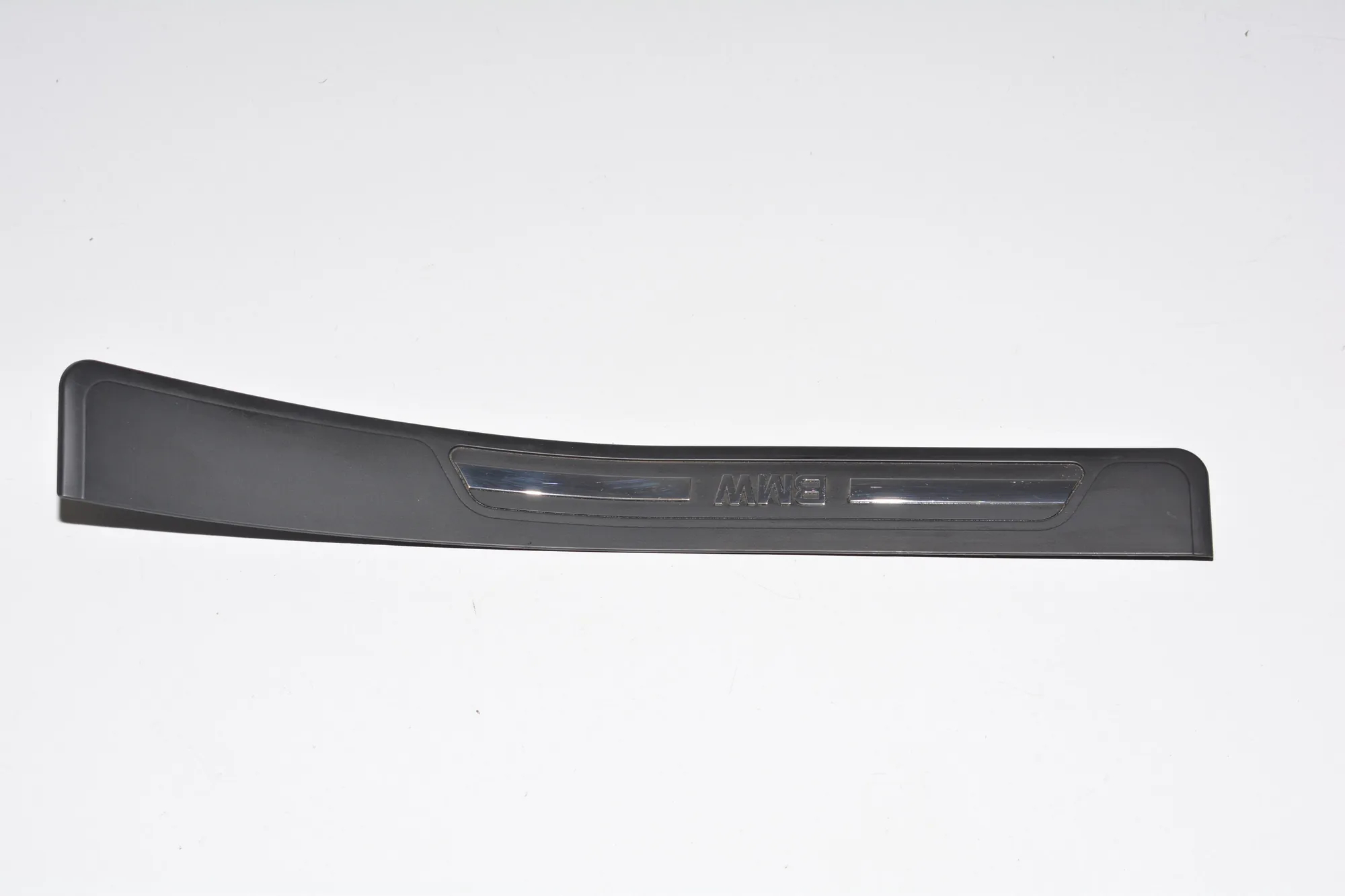 Rear Left Sill Trim – OEM 8220231 · BMW 7 (E38) BMW 7 (E38) 750 i, iL 1999 – 2