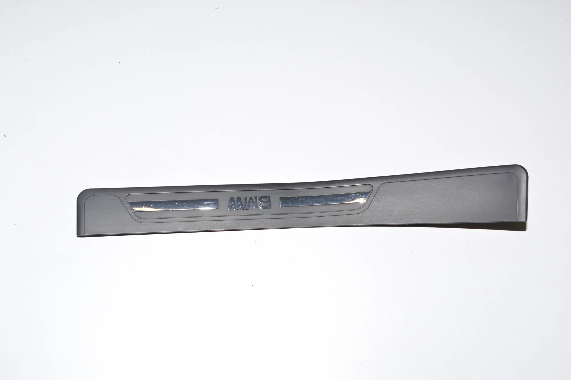 Rear Right Sill Trim – OEM 8220232 · BMW 7 (E38) BMW 7 (E38) 750 i, iL 1999 – 3