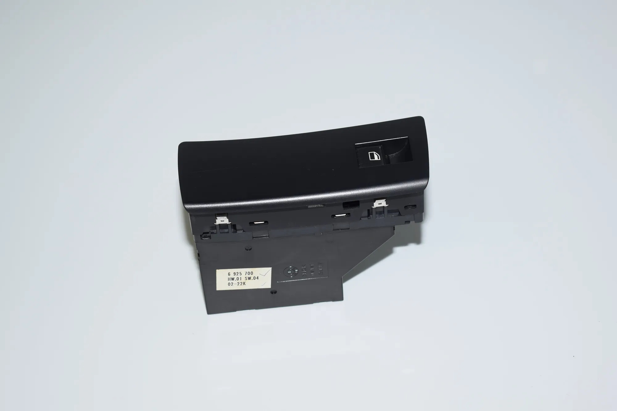 Front Left Door Window Switch – OEM 6925700 · BMW X5 (E53) 4.6 is 2002 – 2
