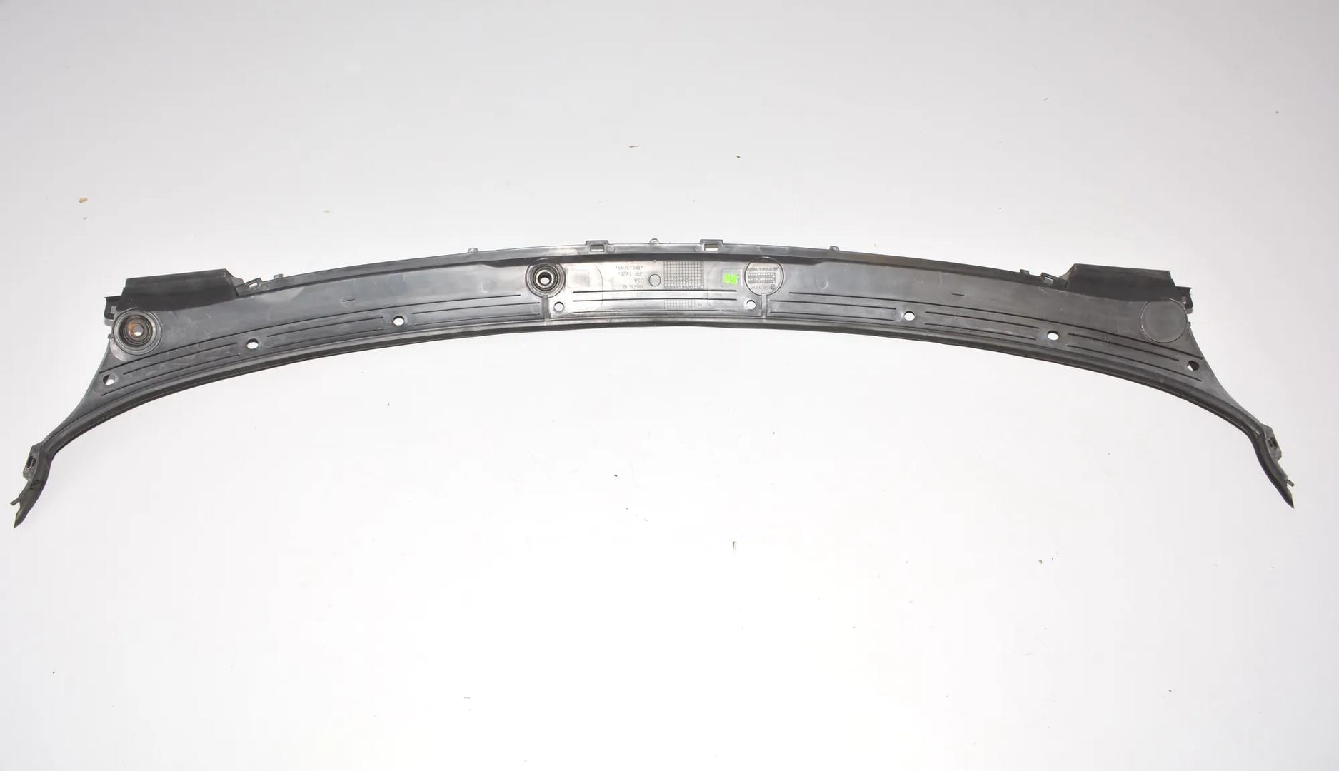 Front Wiper Cowl Trim – OEM 7292397 · BMW X6 X6 (F16, F86) (2014 - 2019) xDrive 30 d (2014 - 2019, 3.0 L, 190 kW) 2014 – 2