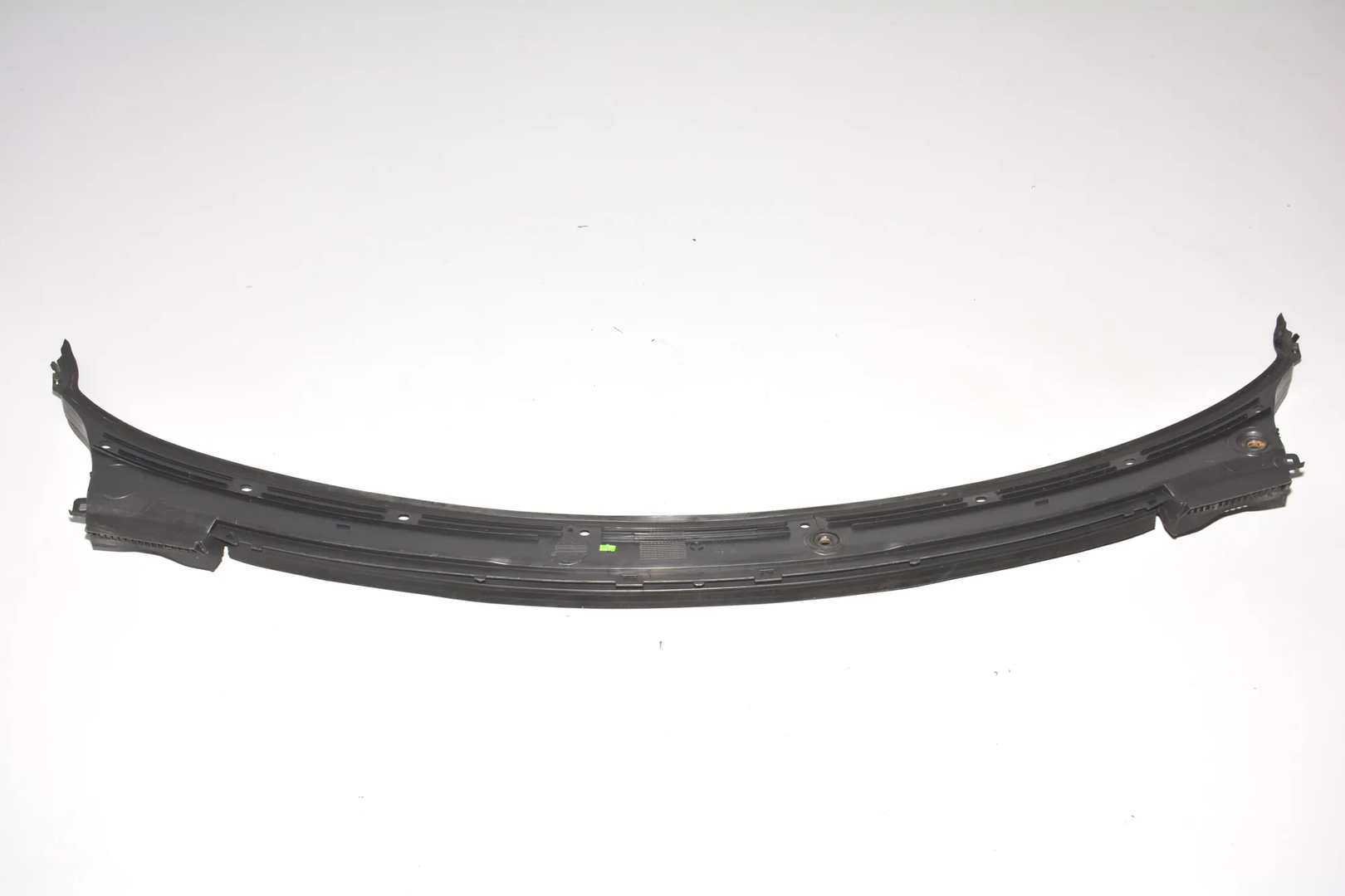 Front Wiper Cowl Trim – OEM 7292397 · BMW X6 X6 (F16, F86) (2014 - 2019) xDrive 30 d (2014 - 2019, 3.0 L, 190 kW) 2014
