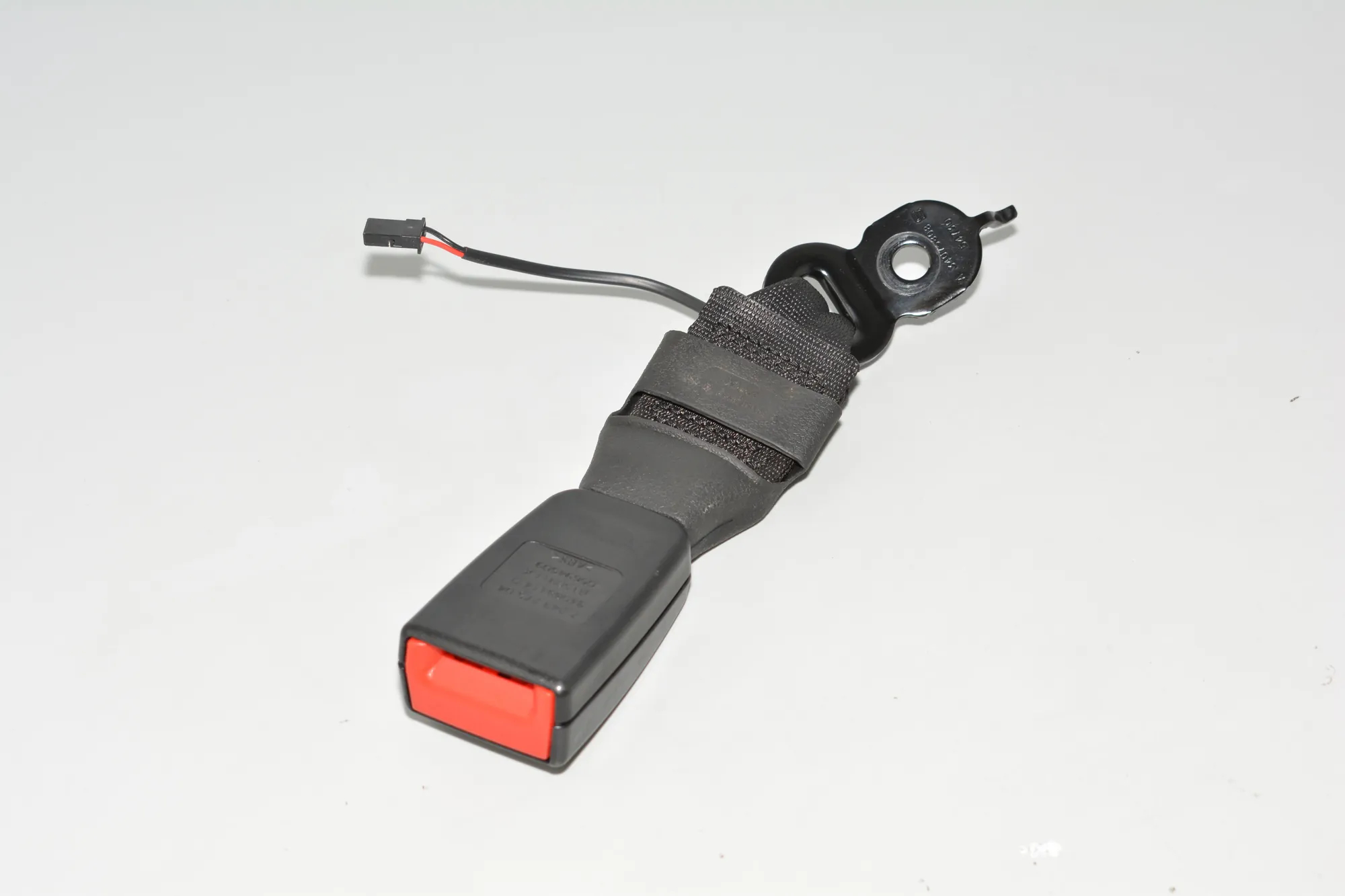 Rear Middle Seat Buckle – OEM 7243275 · BMW 5 Touring (F11) 520 d 2011 – 2